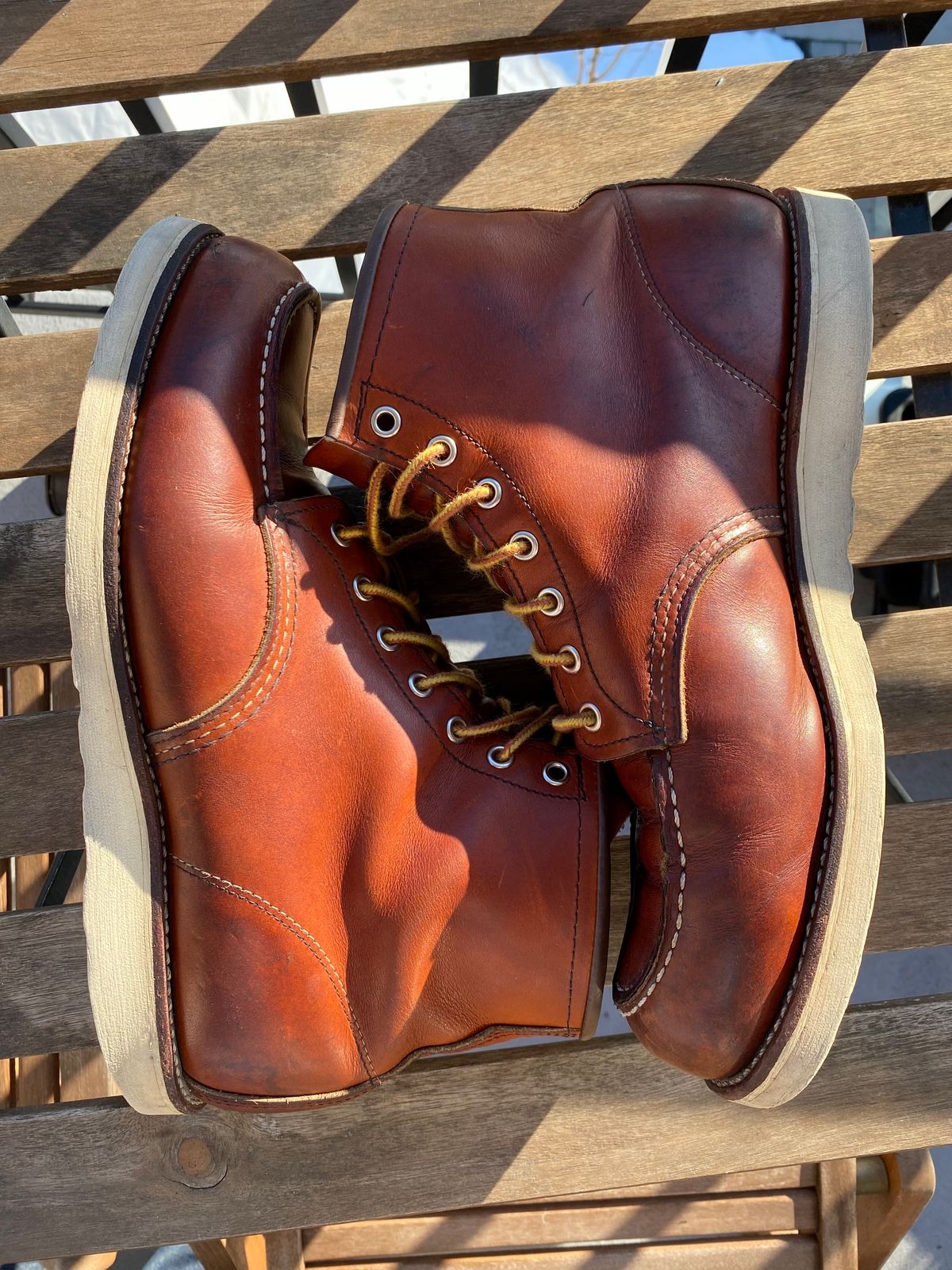 Photo by Hellraysaz on March 6, 2023 of the Red Wing 6-Inch Classic Moc in S.B. Foot Oro Legacy.