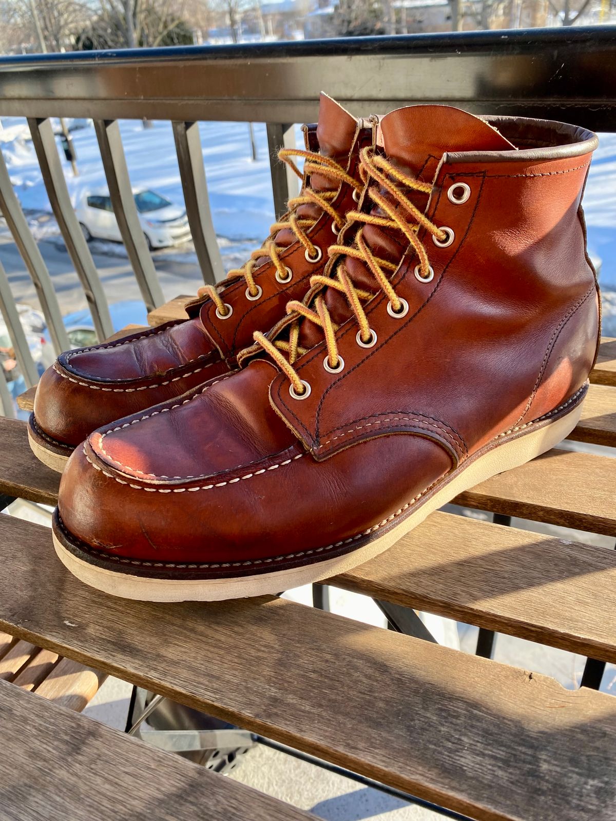 Photo by Hellraysaz on March 6, 2023 of the Red Wing 6-Inch Classic Moc in S.B. Foot Oro Legacy.