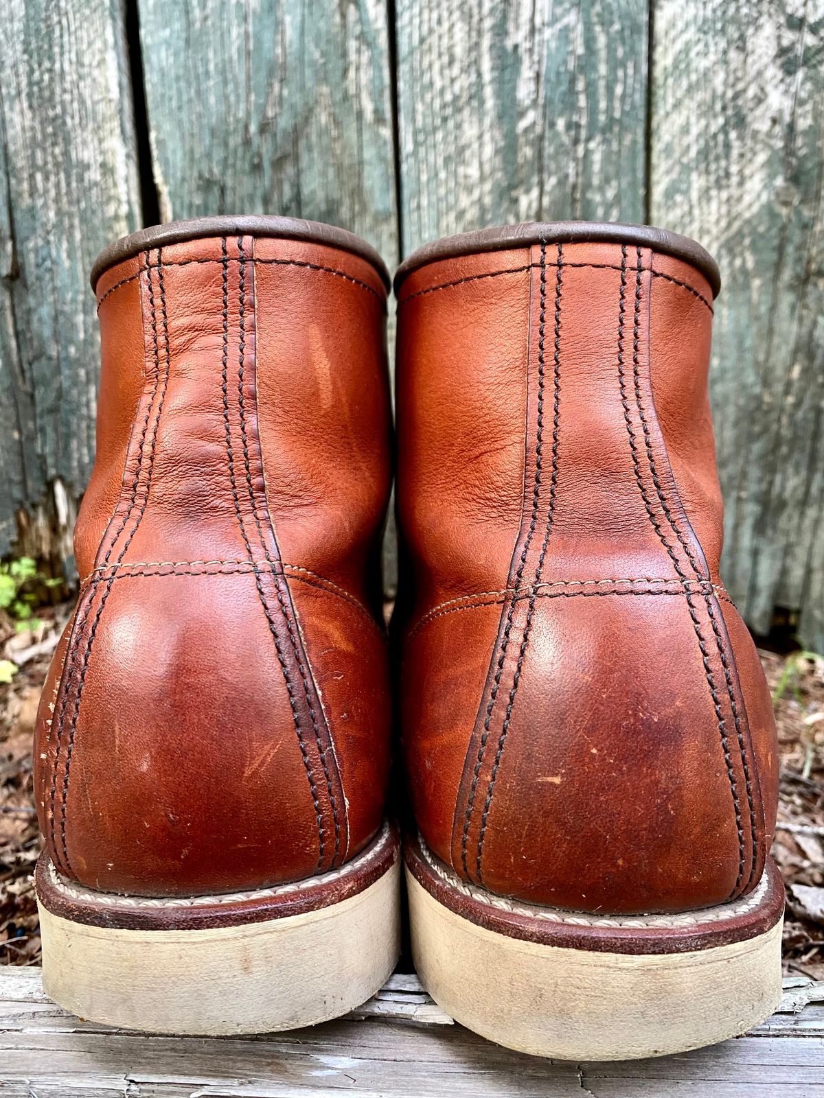 Photo by Hellraysaz on July 31, 2021 of the Red Wing 6-Inch Classic Moc in S.B. Foot Oro Legacy.