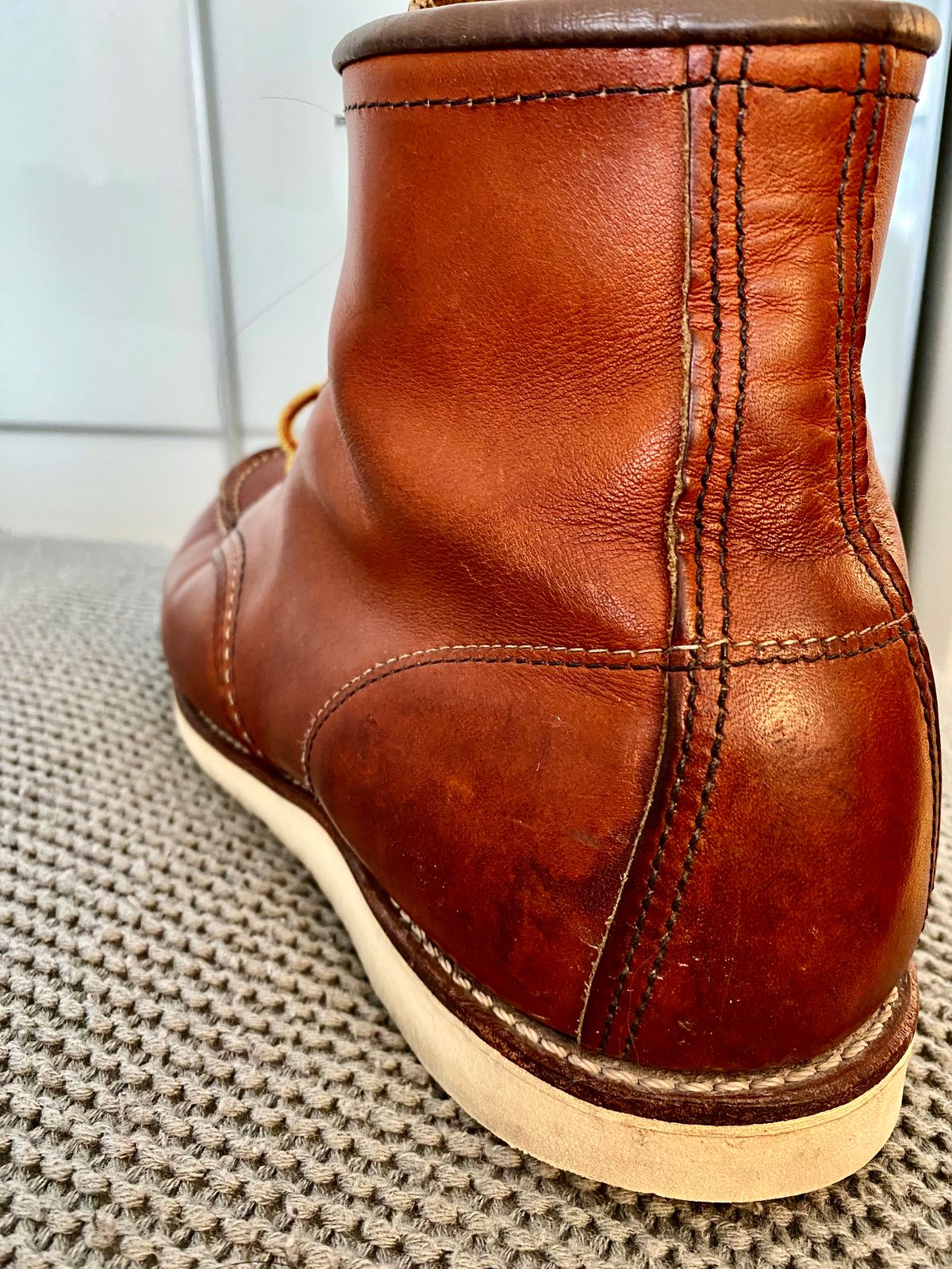 Photo by Hellraysaz on February 10, 2023 of the Red Wing 6-Inch Classic Moc in S.B. Foot Oro Legacy.