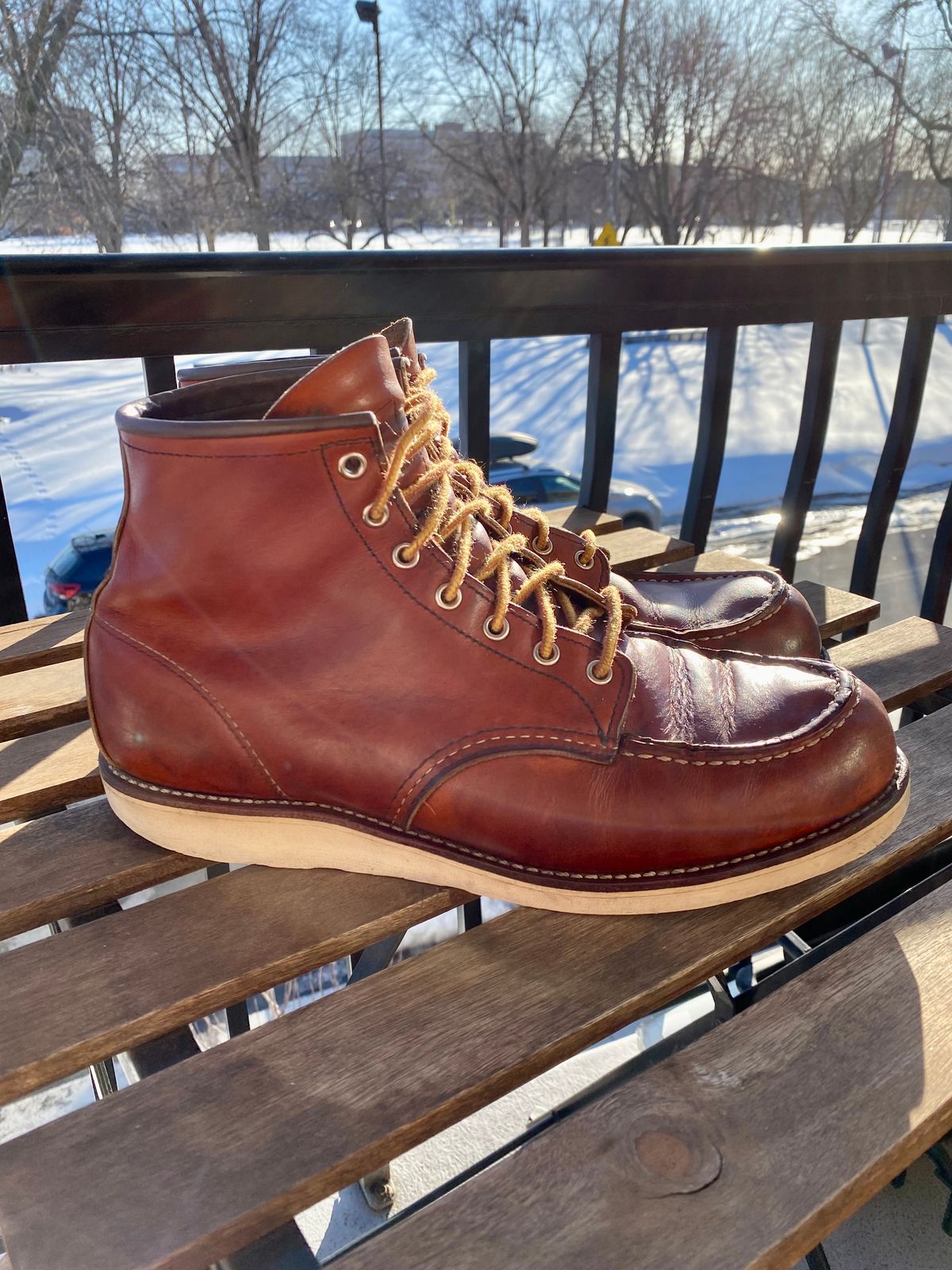 Photo by Hellraysaz on March 6, 2023 of the Red Wing 6-Inch Classic Moc in S.B. Foot Oro Legacy.