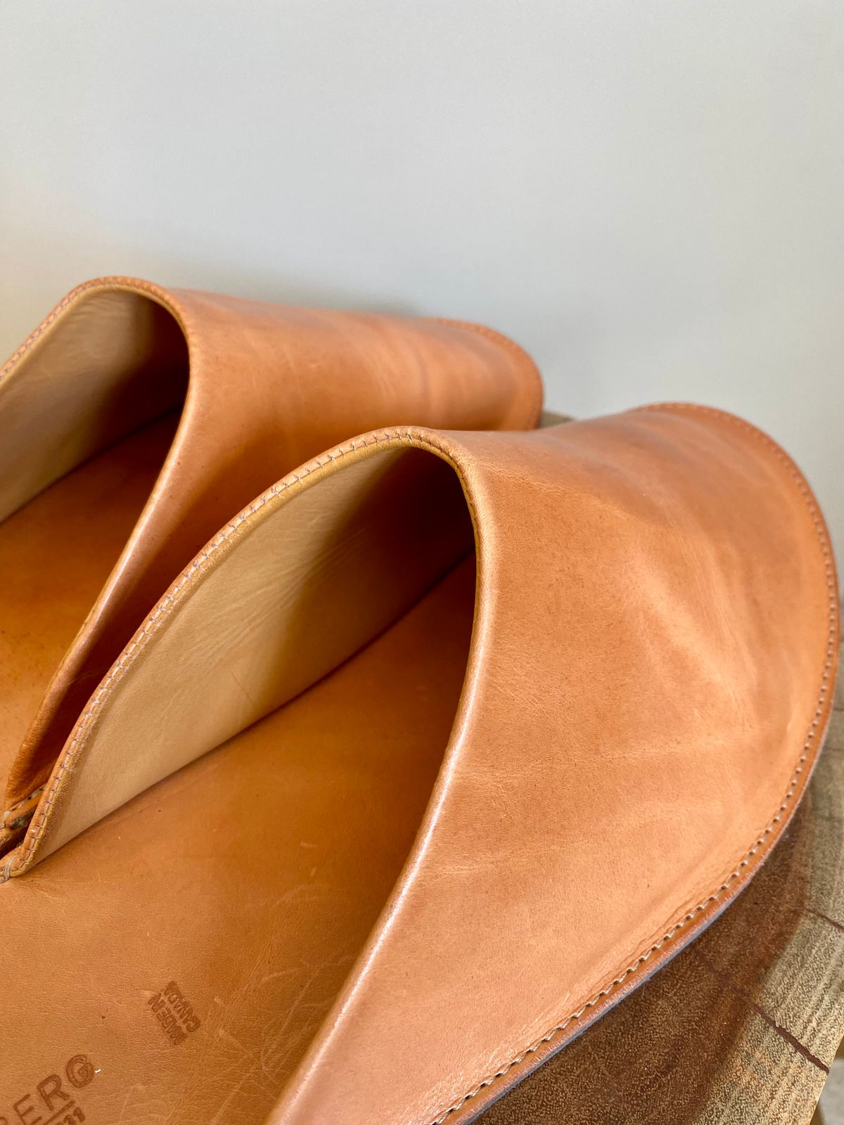 Photo by Hellraysaz on August 26, 2025 of the Viberg Slide in Horween Natural Dublin.