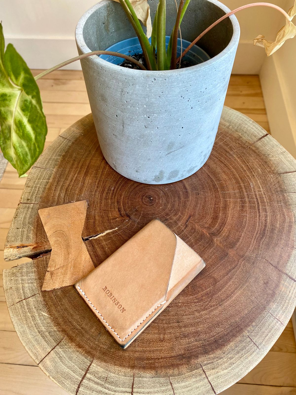 Photo by Hellraysaz on July 7, 2024 of the Robinson Wallet in Wickett & Craig Natural Veg Tan.