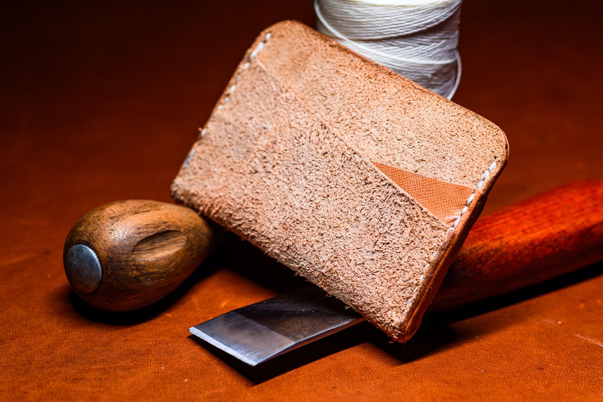 Photo by ABPhoto on October 31, 2025 of the Self-Made 5-Slot Wallet in Horween Hatch Grain Natural Dublin.
