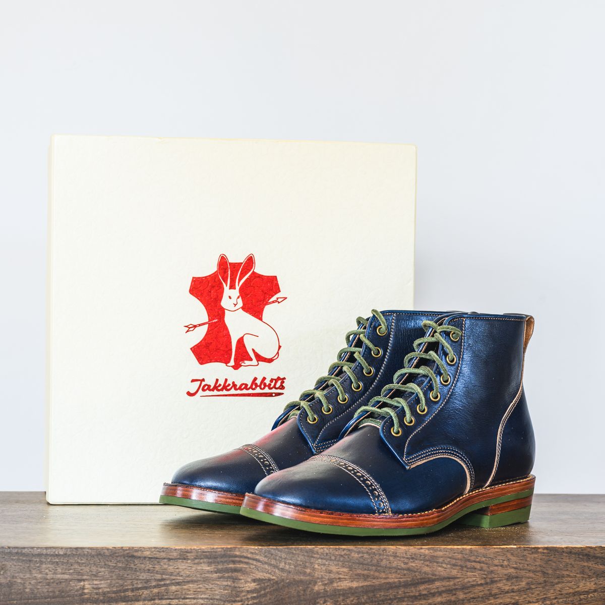 Photo by ABPhoto on March 11, 2025 of the Jakkrabbits Officer Boots in Jakkrabbits Heritage Veg Tan Hand-Dyed Navy.