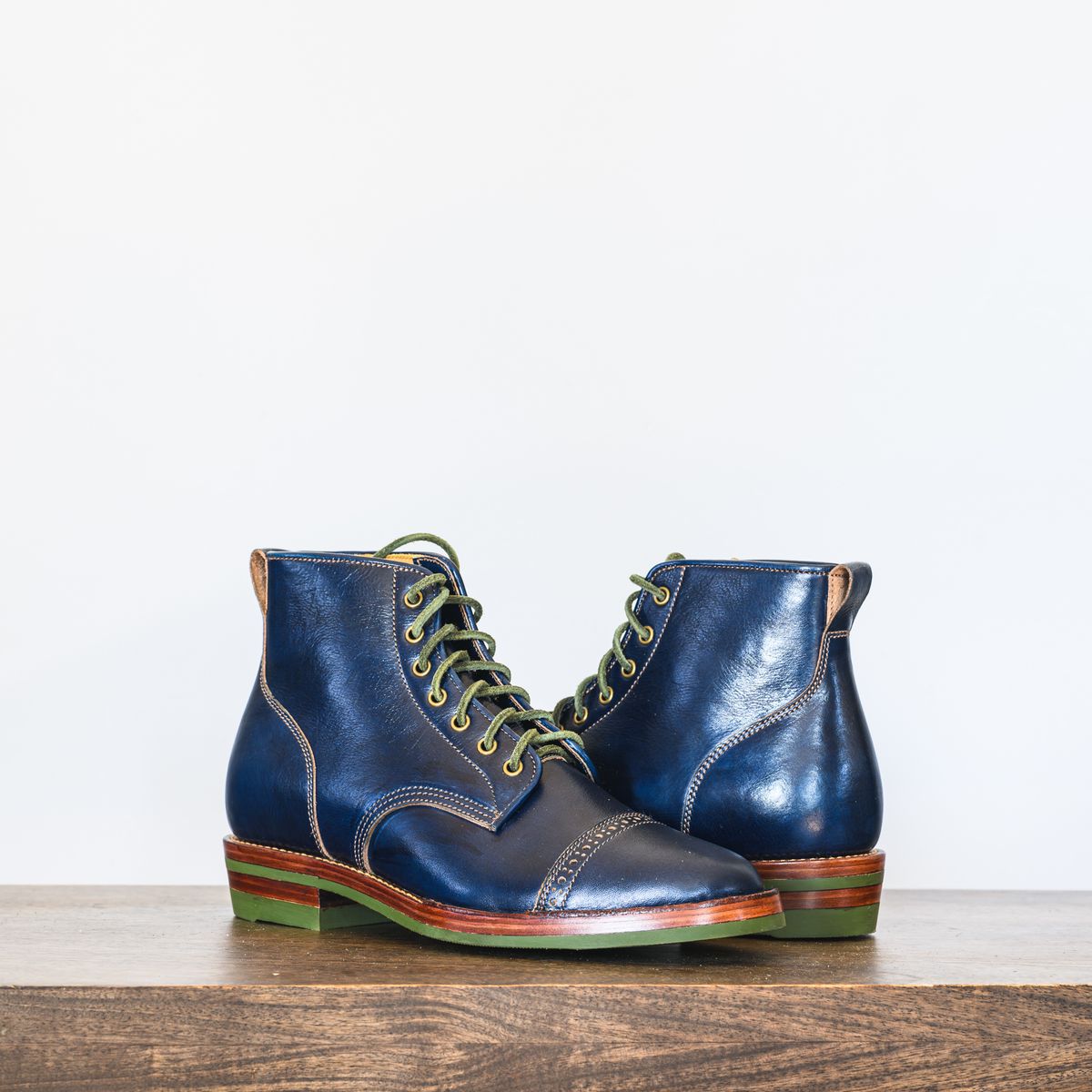 Photo by ABPhoto on March 11, 2025 of the Jakkrabbits Officer Boots in Jakkrabbits Heritage Veg Tan Hand-Dyed Navy.