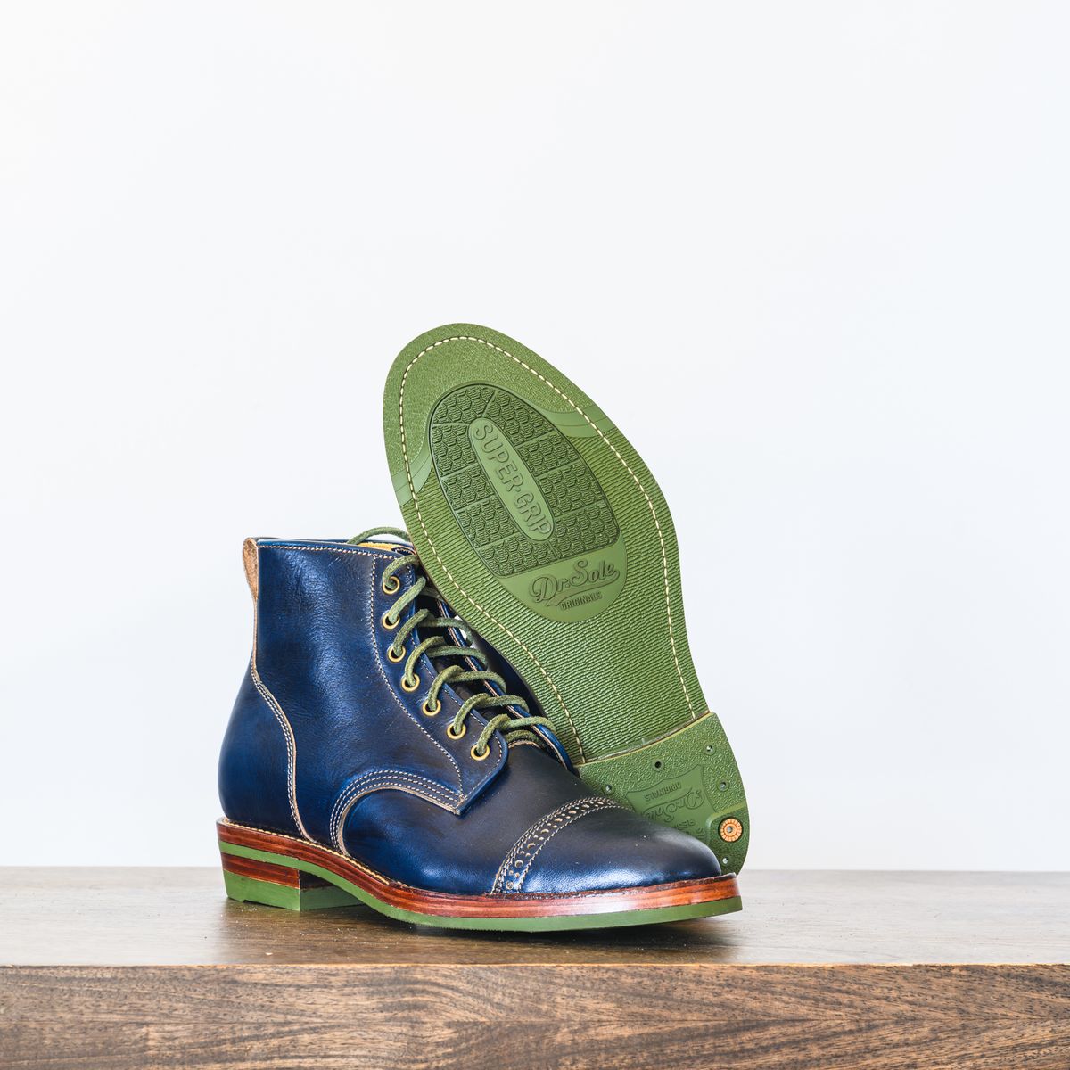 Photo by ABPhoto on March 11, 2025 of the Jakkrabbits Officer Boots in Jakkrabbits Heritage Veg Tan Hand-Dyed Navy.