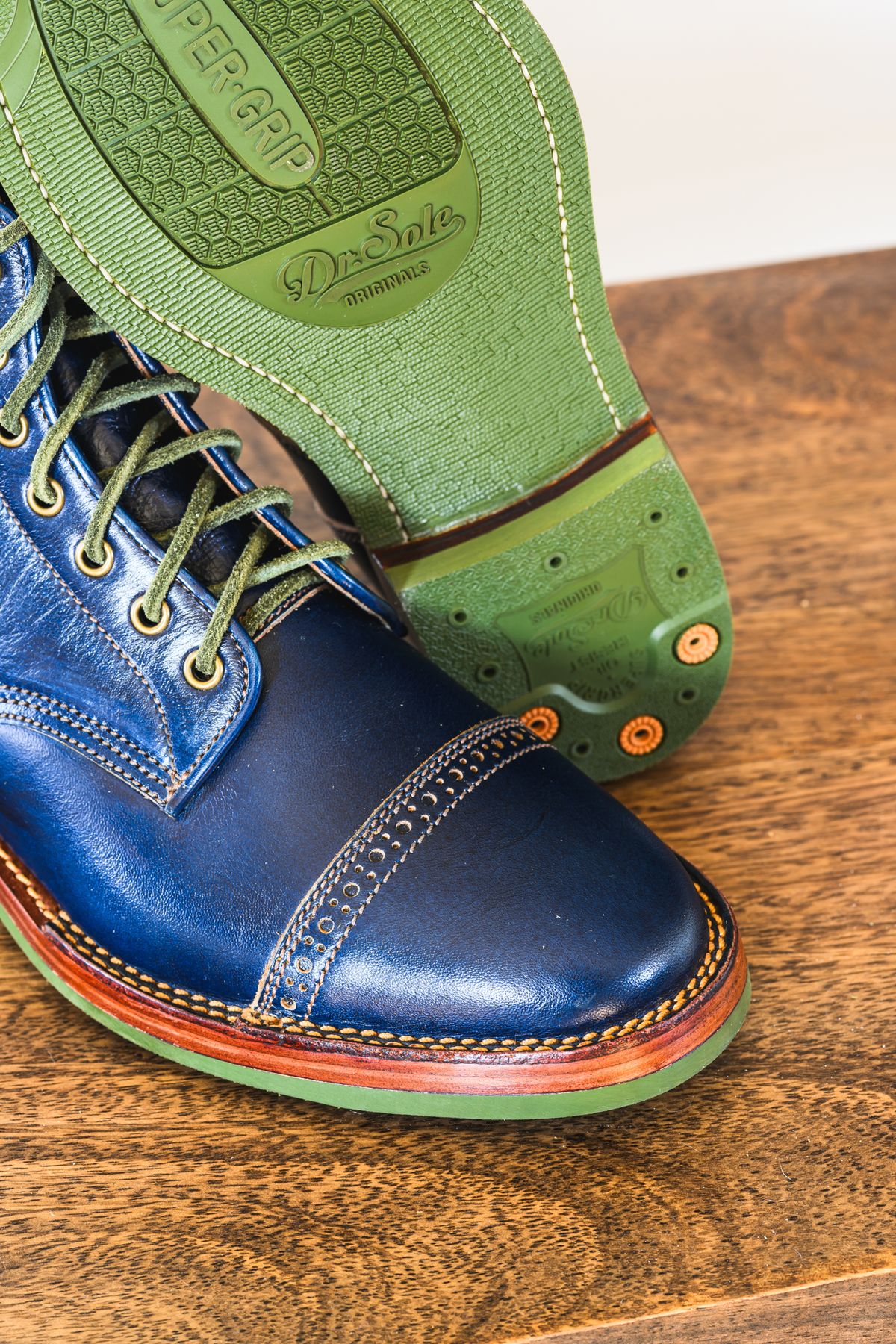 Photo by ABPhoto on March 11, 2025 of the Jakkrabbits Officer Boots in Jakkrabbits Heritage Veg Tan Hand-Dyed Navy.