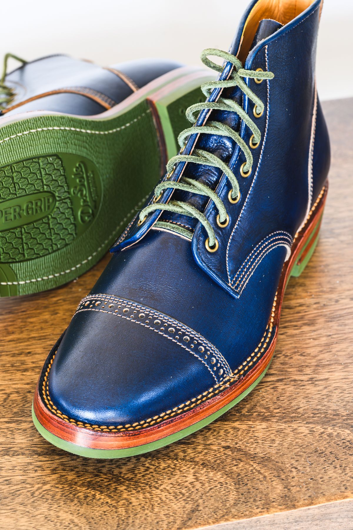 Photo by ABPhoto on March 11, 2025 of the Jakkrabbits Officer Boots in Jakkrabbits Heritage Veg Tan Hand-Dyed Navy.