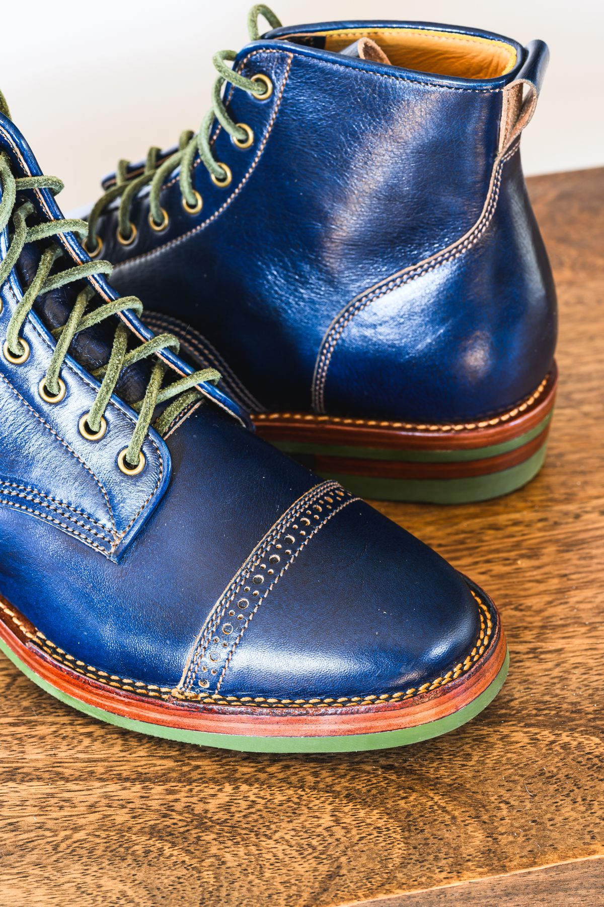 Photo by ABPhoto on March 11, 2025 of the Jakkrabbits Officer Boots in Jakkrabbits Heritage Veg Tan Hand-Dyed Navy.