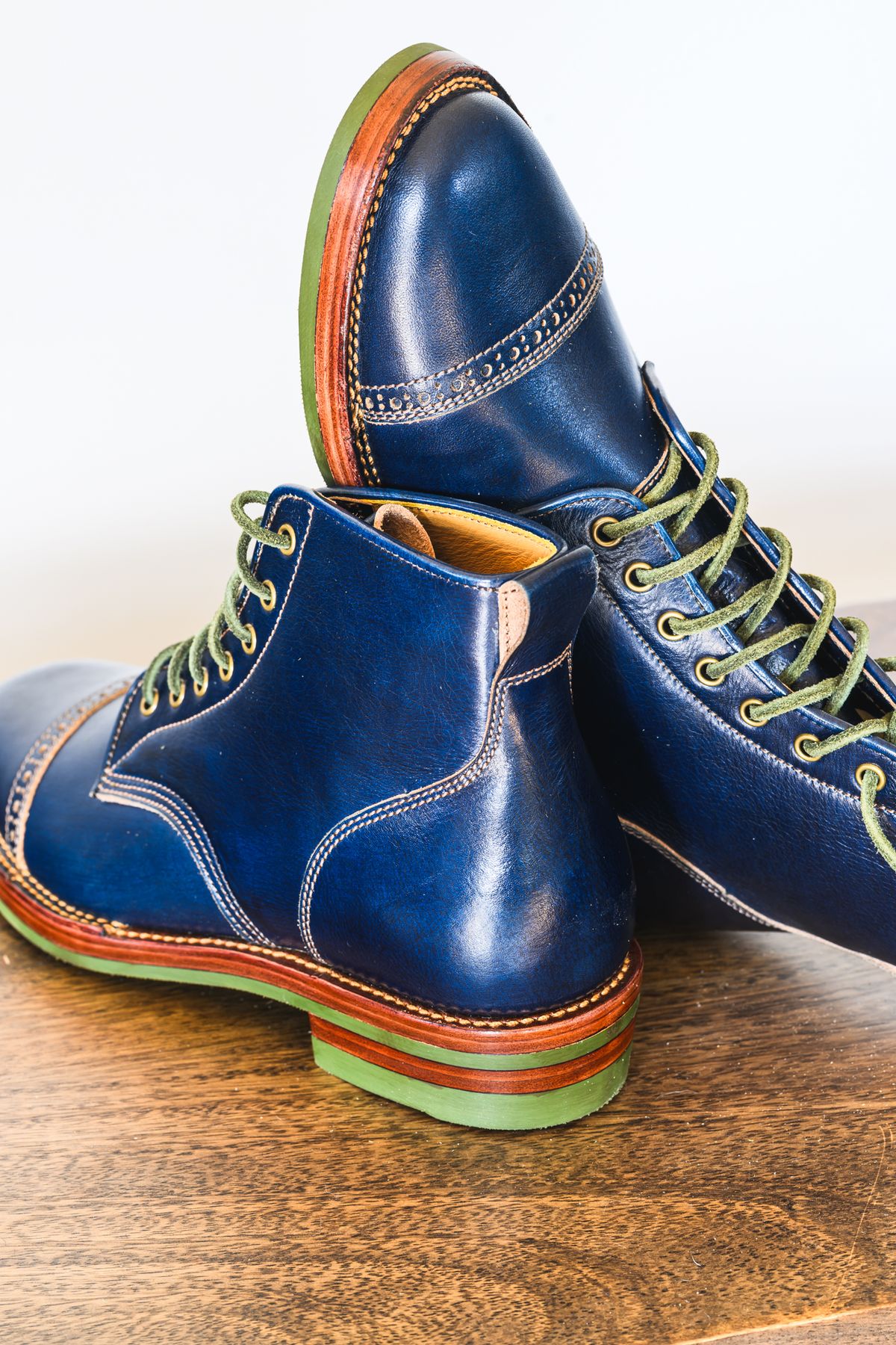 Photo by ABPhoto on March 11, 2025 of the Jakkrabbits Officer Boots in Jakkrabbits Heritage Veg Tan Hand-Dyed Navy.