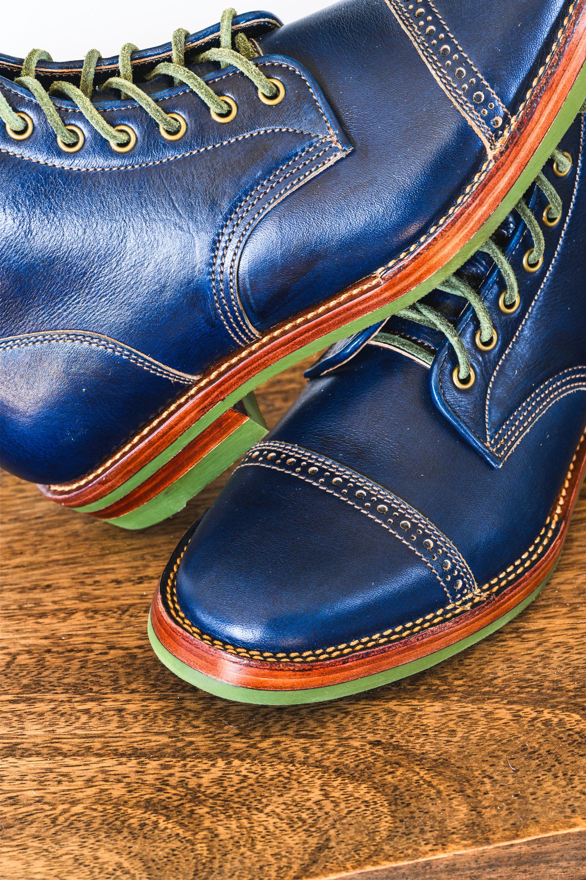 Photo by ABPhoto on March 11, 2025 of the Jakkrabbits Officer Boots in Jakkrabbits Heritage Veg Tan Hand-Dyed Navy.