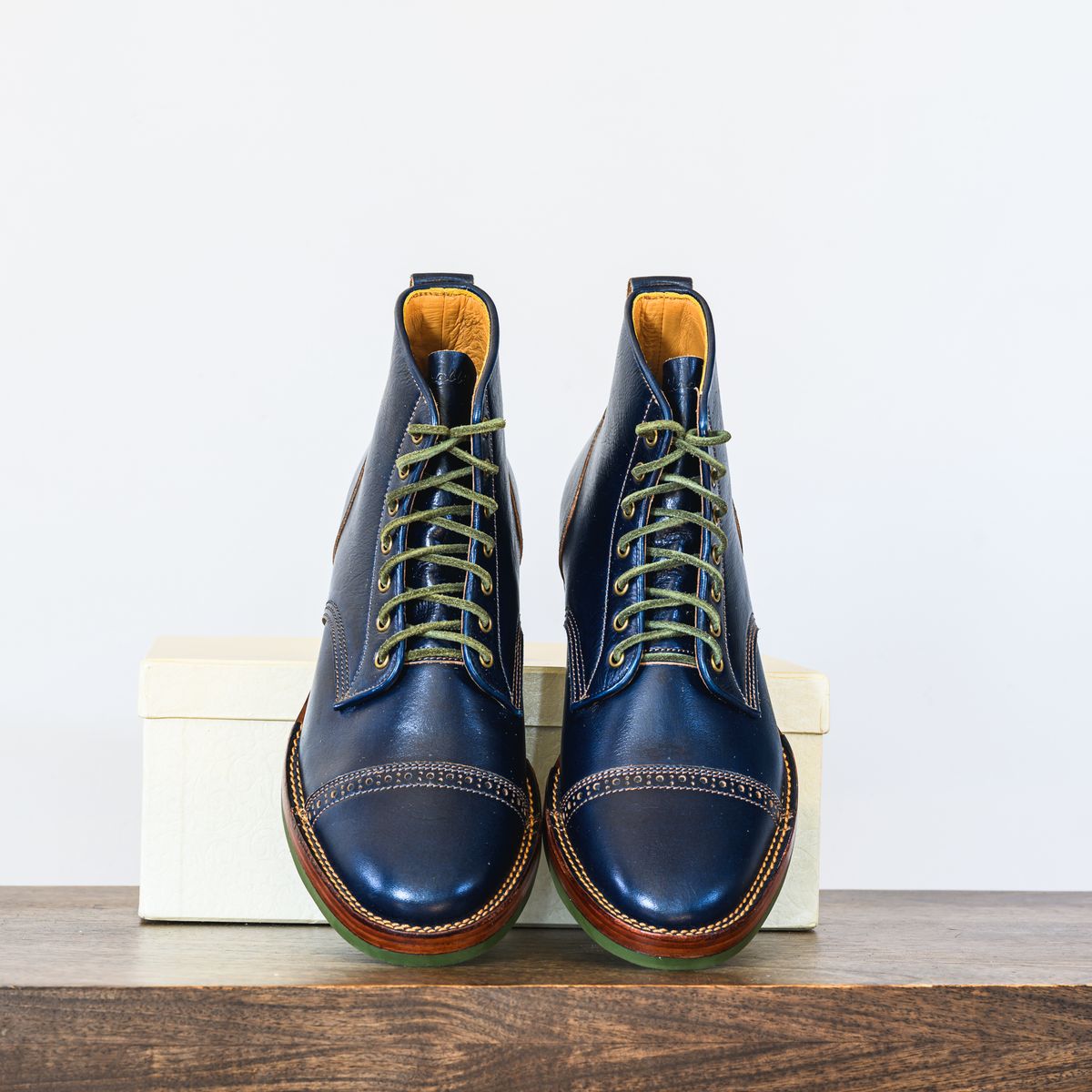 Photo by ABPhoto on March 11, 2025 of the Jakkrabbits Officer Boots in Jakkrabbits Heritage Veg Tan Hand-Dyed Navy.