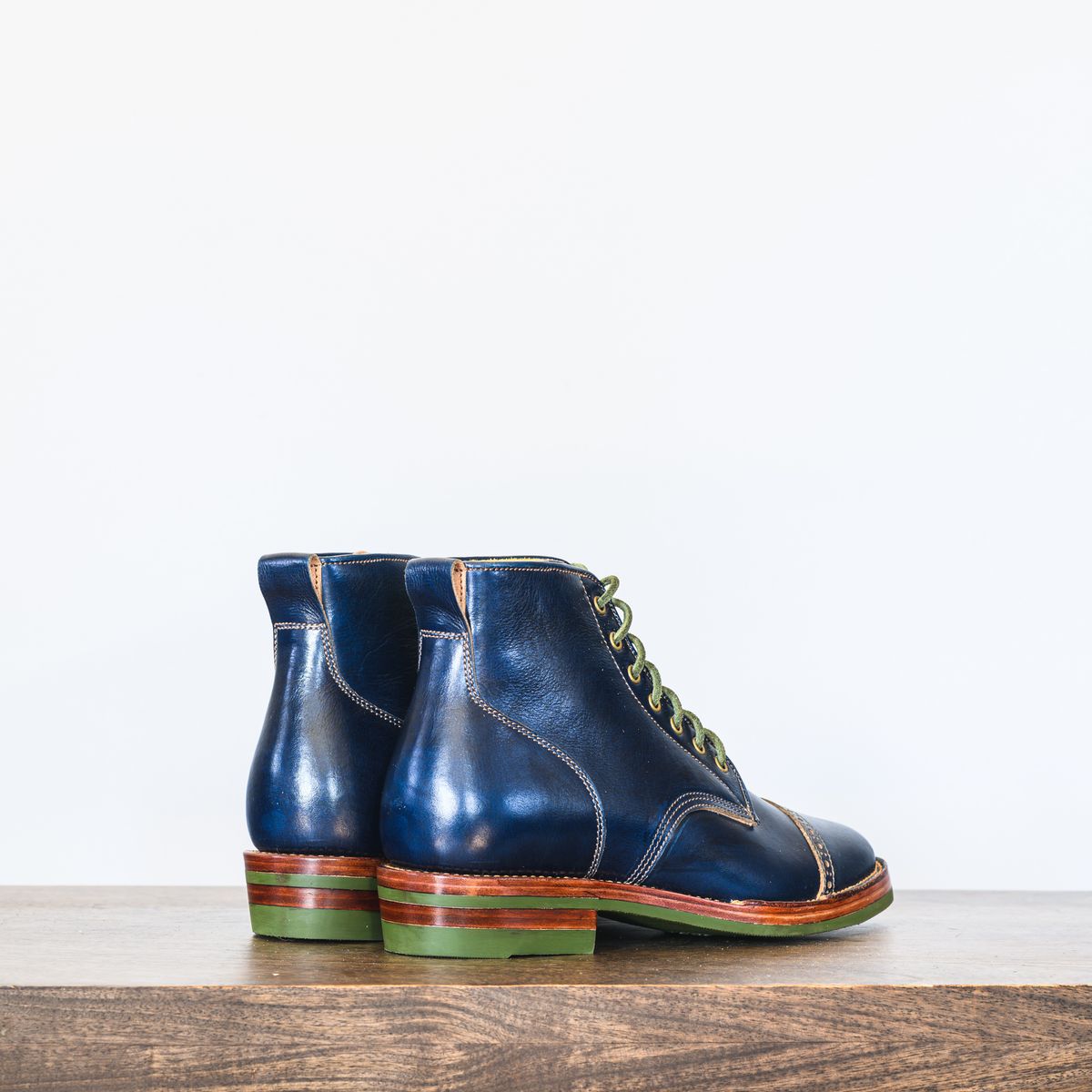 Photo by ABPhoto on March 11, 2025 of the Jakkrabbits Officer Boots in Jakkrabbits Heritage Veg Tan Hand-Dyed Navy.