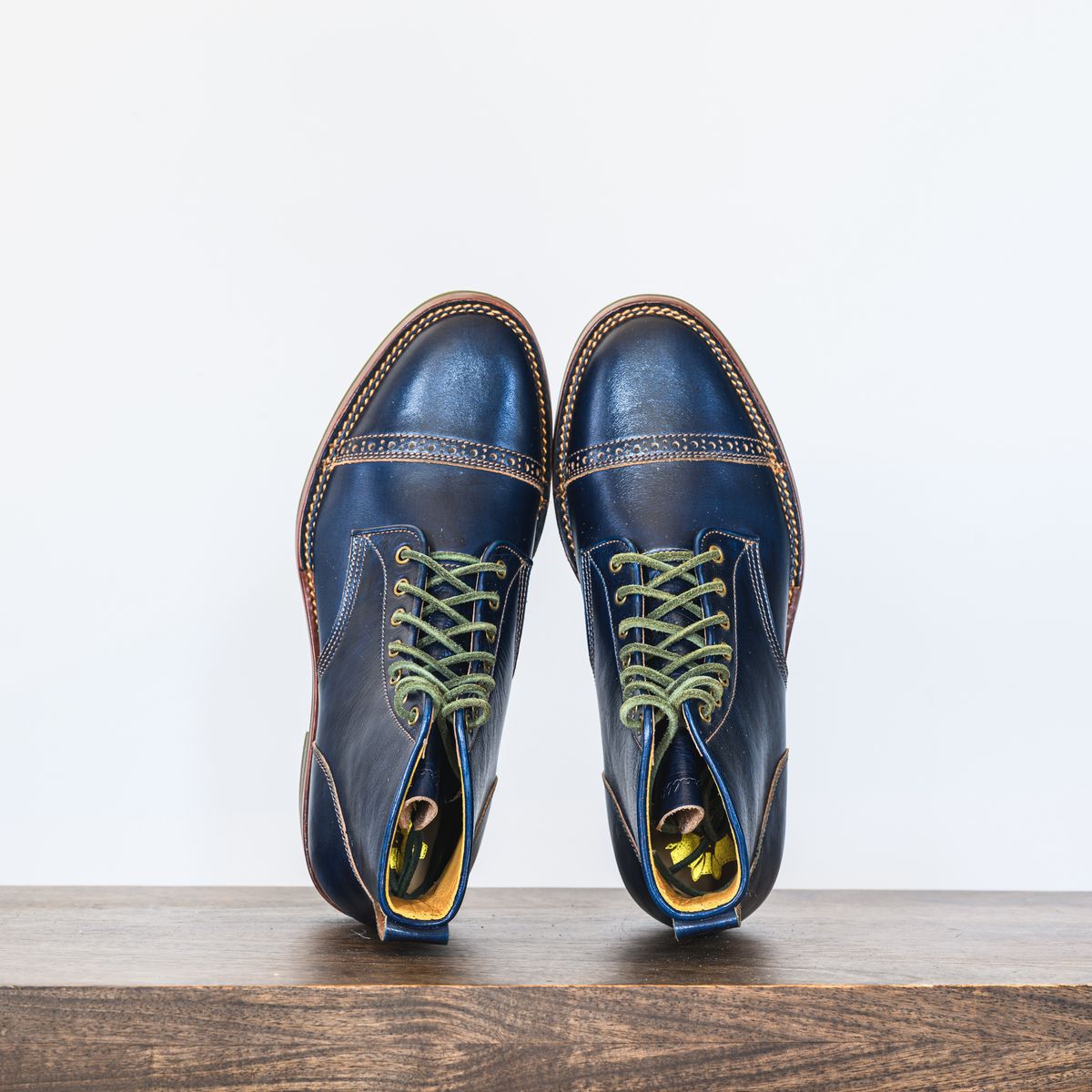 Photo by ABPhoto on March 11, 2025 of the Jakkrabbits Officer Boots in Jakkrabbits Heritage Veg Tan Hand-Dyed Navy.