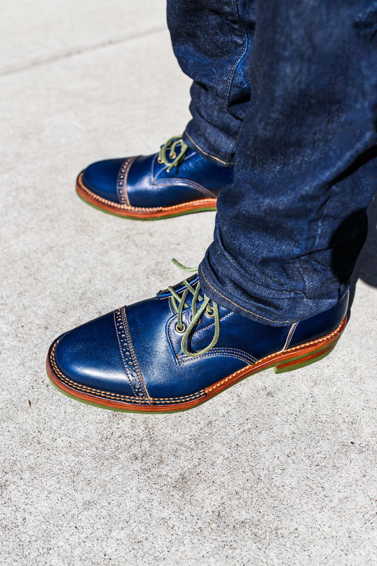 Photo by ABPhoto on March 12, 2025 of the Jakkrabbits Officer Boots in Jakkrabbits Heritage Veg Tan Hand-Dyed Navy.