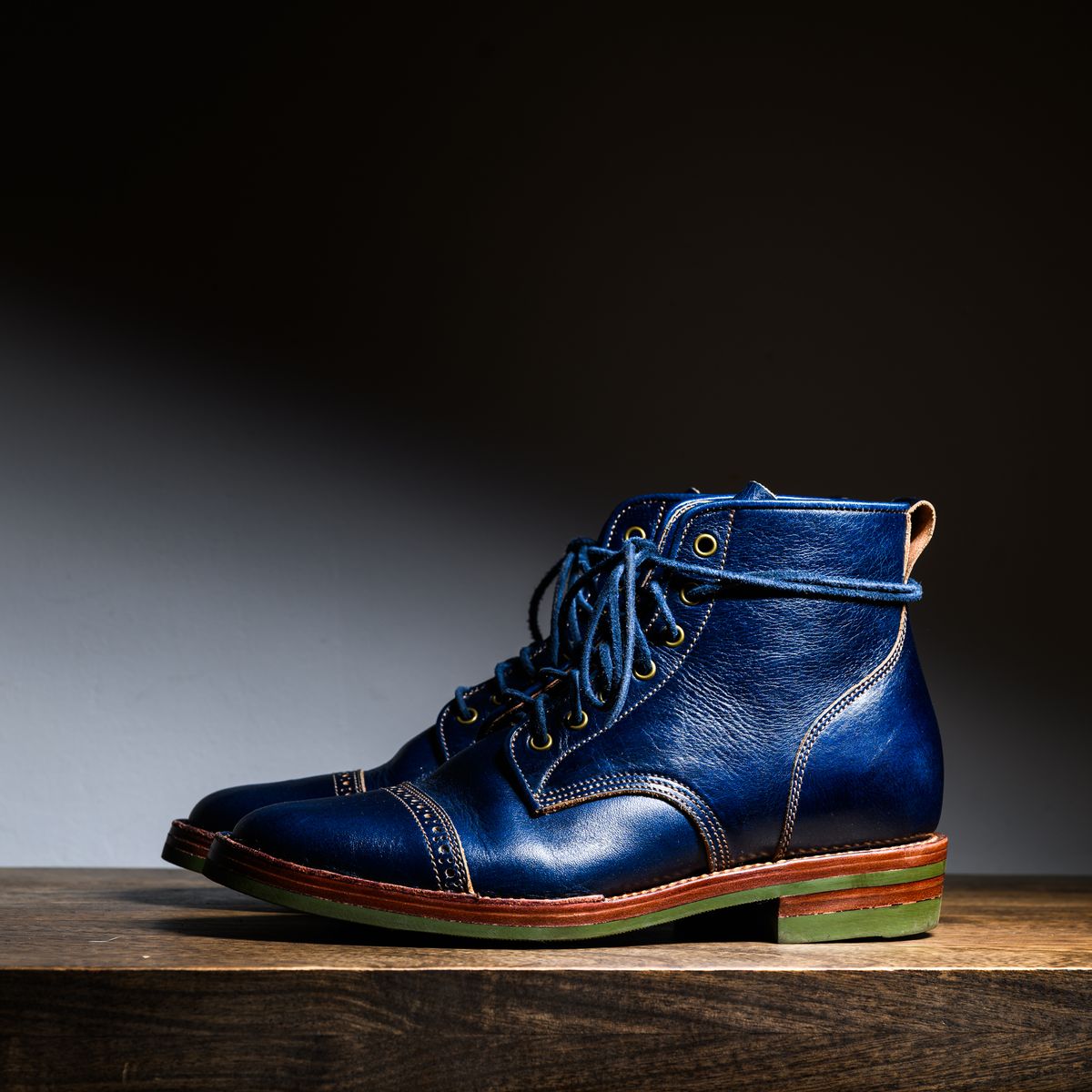 Photo by ABPhoto on October 1, 2025 of the Jakkrabbits Officer Boots in Jakkrabbits Heritage Veg Tan Hand-Dyed Navy.