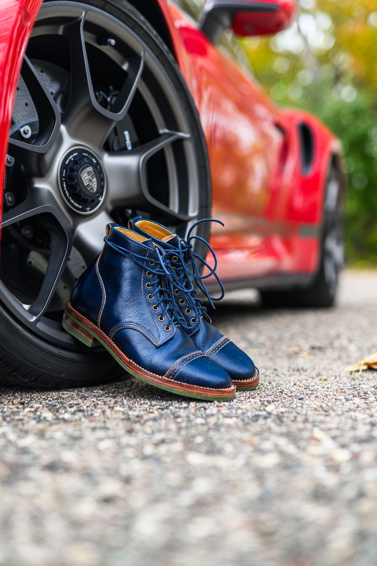 Photo by ABPhoto on October 30, 2025 of the Jakkrabbits Officer Boots in Jakkrabbits Heritage Veg Tan Hand-Dyed Navy.