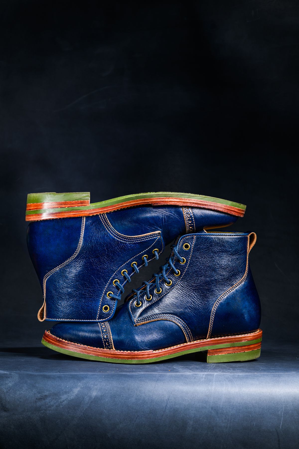 Photo by ABPhoto on November 1, 2025 of the Jakkrabbits Officer Boots in Jakkrabbits Heritage Veg Tan Hand-Dyed Navy.