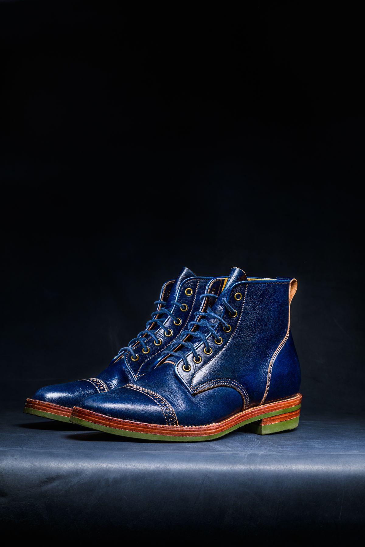 Photo by ABPhoto on November 1, 2025 of the Jakkrabbits Officer Boots in Jakkrabbits Heritage Veg Tan Hand-Dyed Navy.