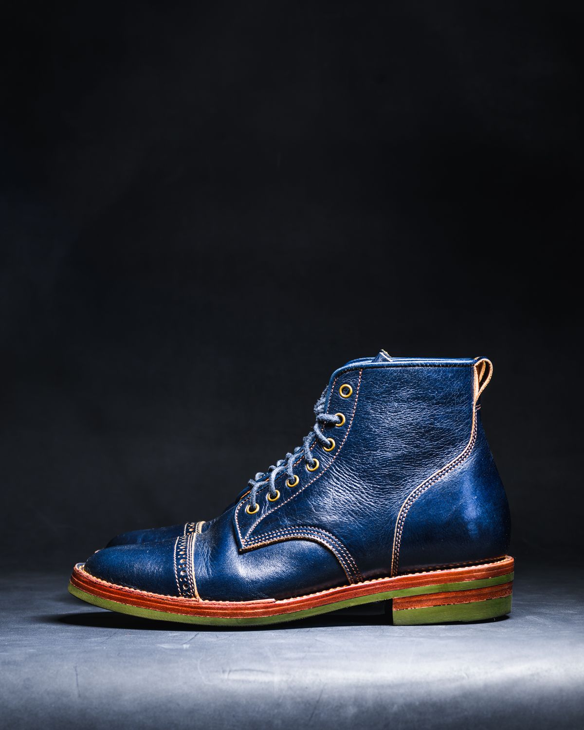 Photo by ABPhoto on December 1, 2025 of the Jakkrabbits Officer Boots in Jakkrabbits Heritage Veg Tan Hand-Dyed Navy.