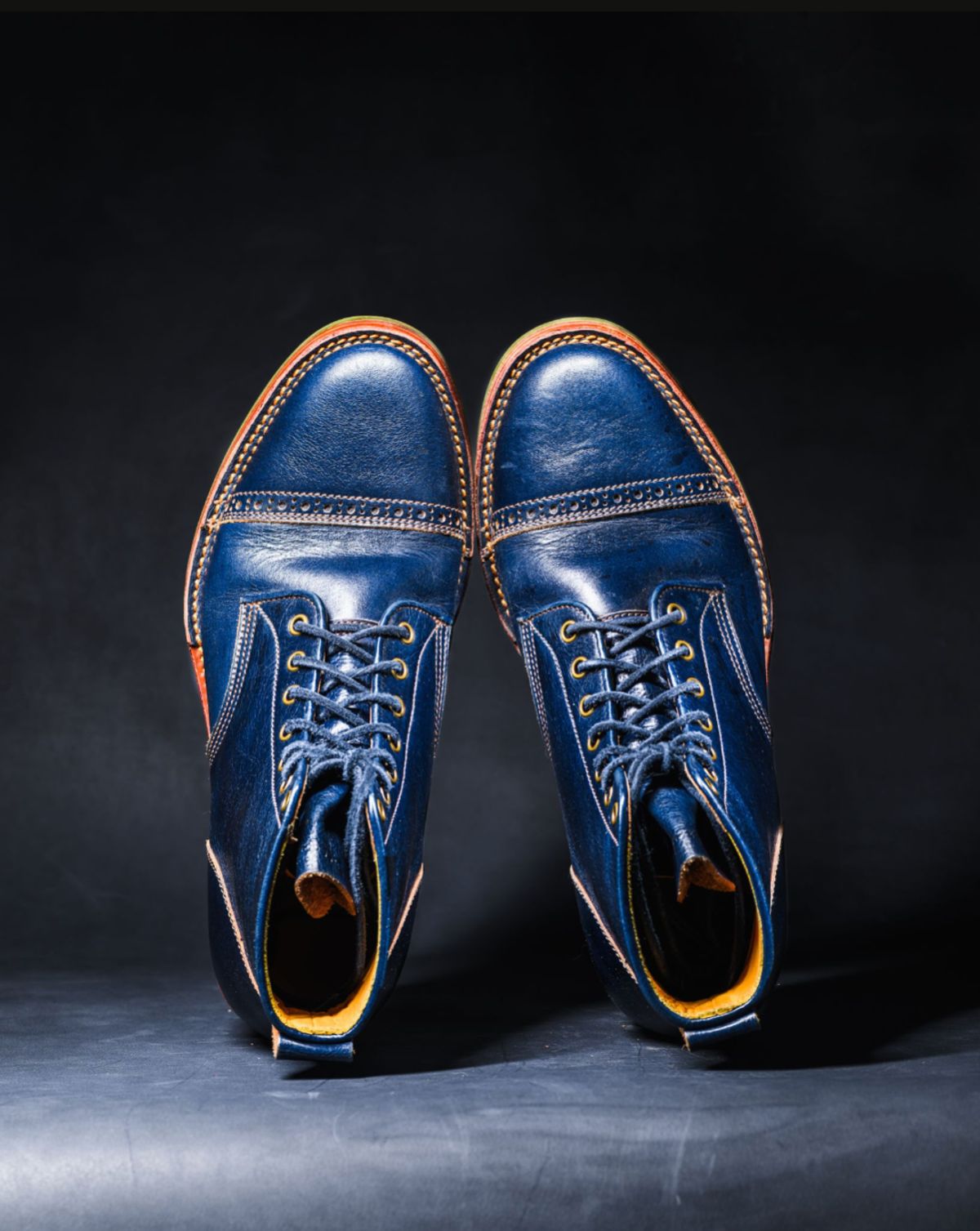 Photo by ABPhoto on December 3, 2025 of the Jakkrabbits Officer Boots in Jakkrabbits Heritage Veg Tan Hand-Dyed Navy.