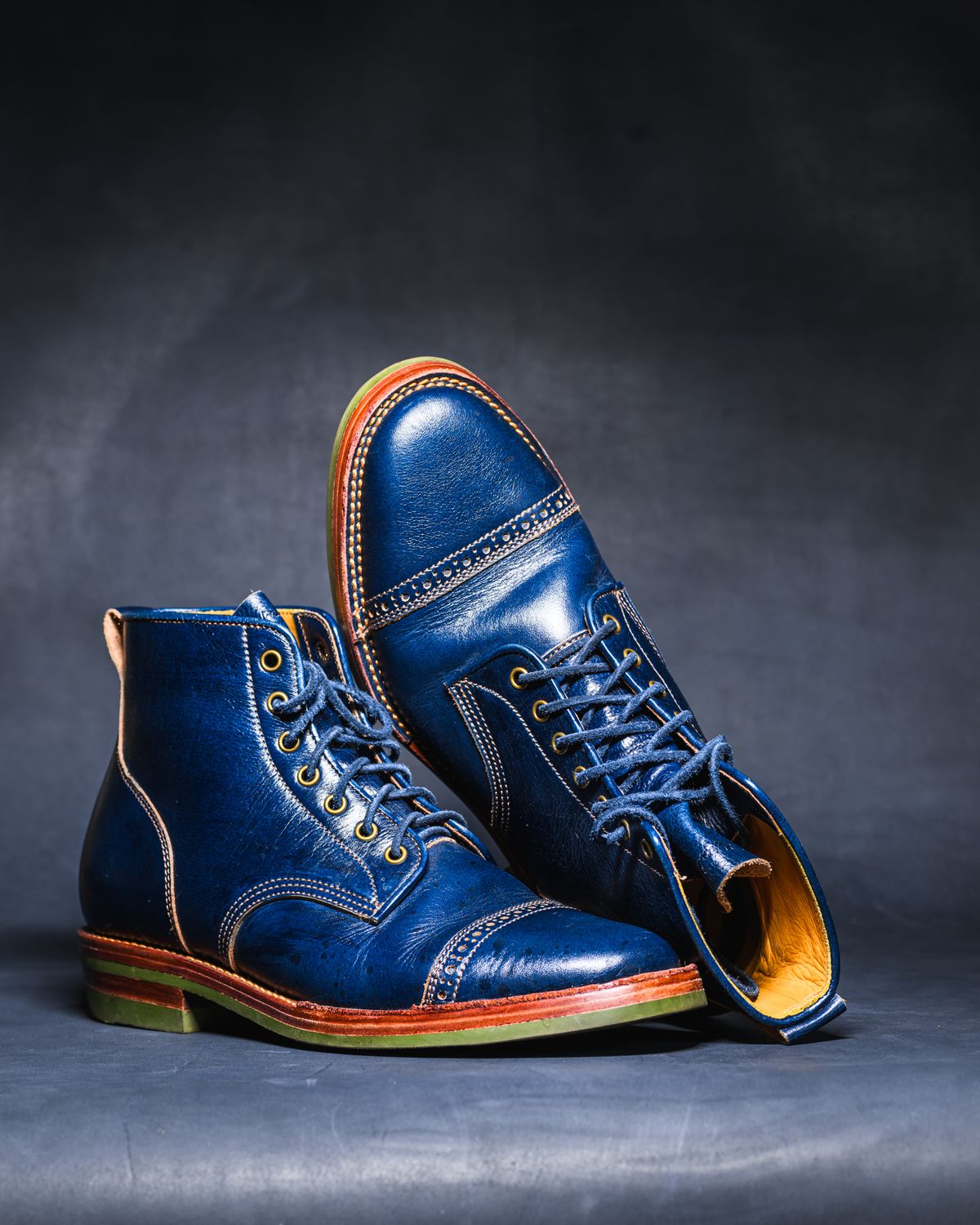 Photo by ABPhoto on December 1, 2025 of the Jakkrabbits Officer Boots in Jakkrabbits Heritage Veg Tan Hand-Dyed Navy.