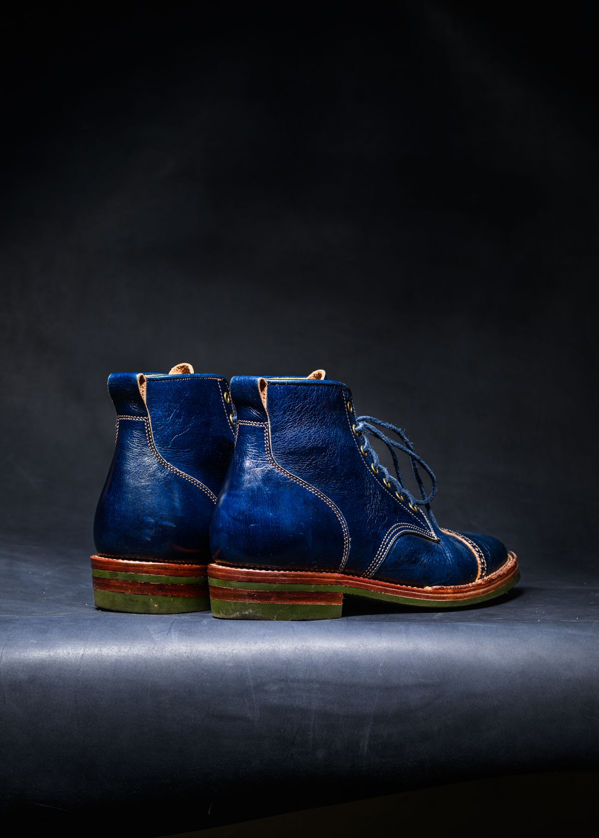 Photo by ABPhoto on January 1, 2026 of the Jakkrabbits Officer Boots in Jakkrabbits Heritage Veg Tan Hand-Dyed Navy.