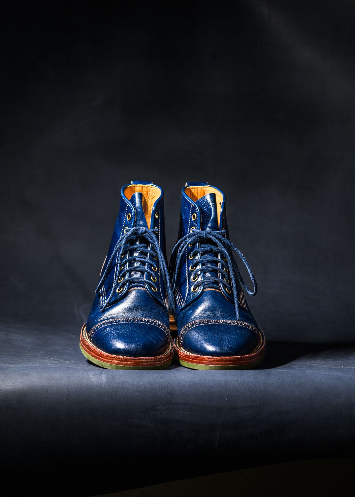 Photo by ABPhoto on January 1, 2026 of the Jakkrabbits Officer Boots in Jakkrabbits Heritage Veg Tan Hand-Dyed Navy.