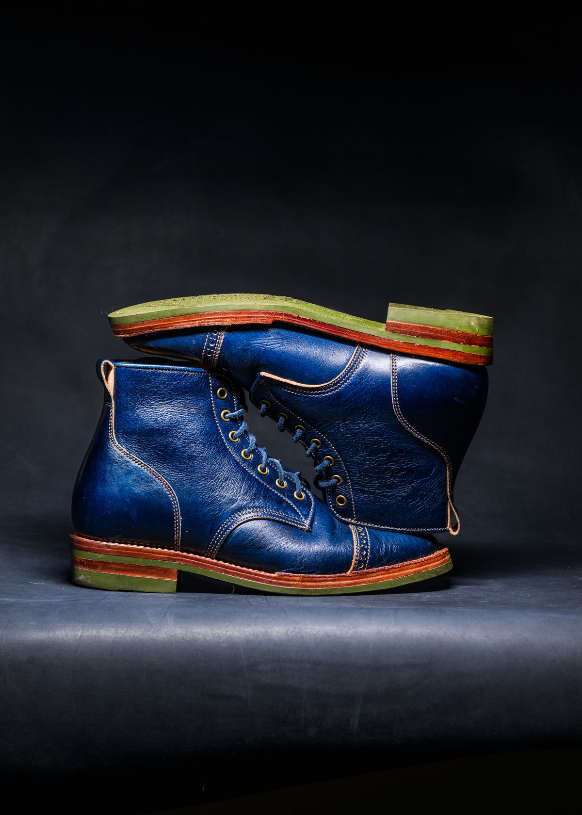 Photo by ABPhoto on January 1, 2026 of the Jakkrabbits Officer Boots in Jakkrabbits Heritage Veg Tan Hand-Dyed Navy.