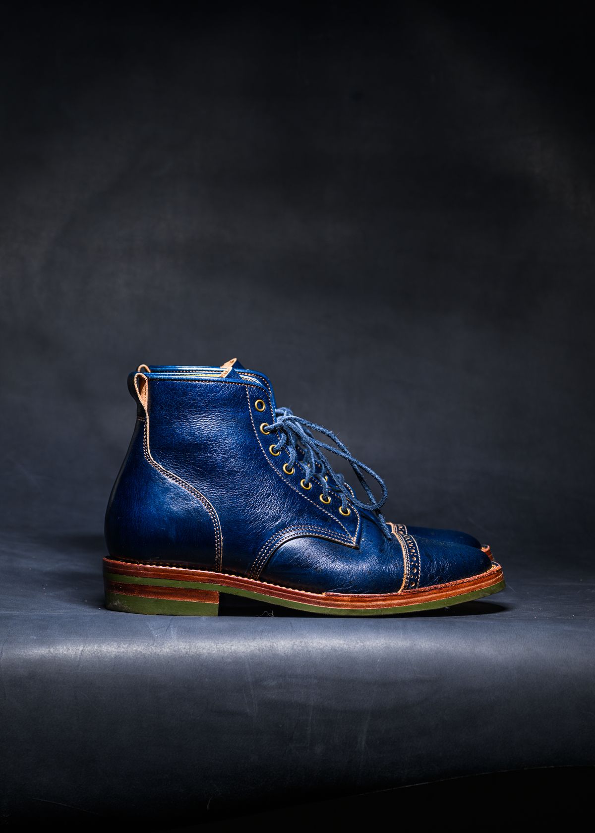 Photo by ABPhoto on January 1, 2026 of the Jakkrabbits Officer Boots in Jakkrabbits Heritage Veg Tan Hand-Dyed Navy.
