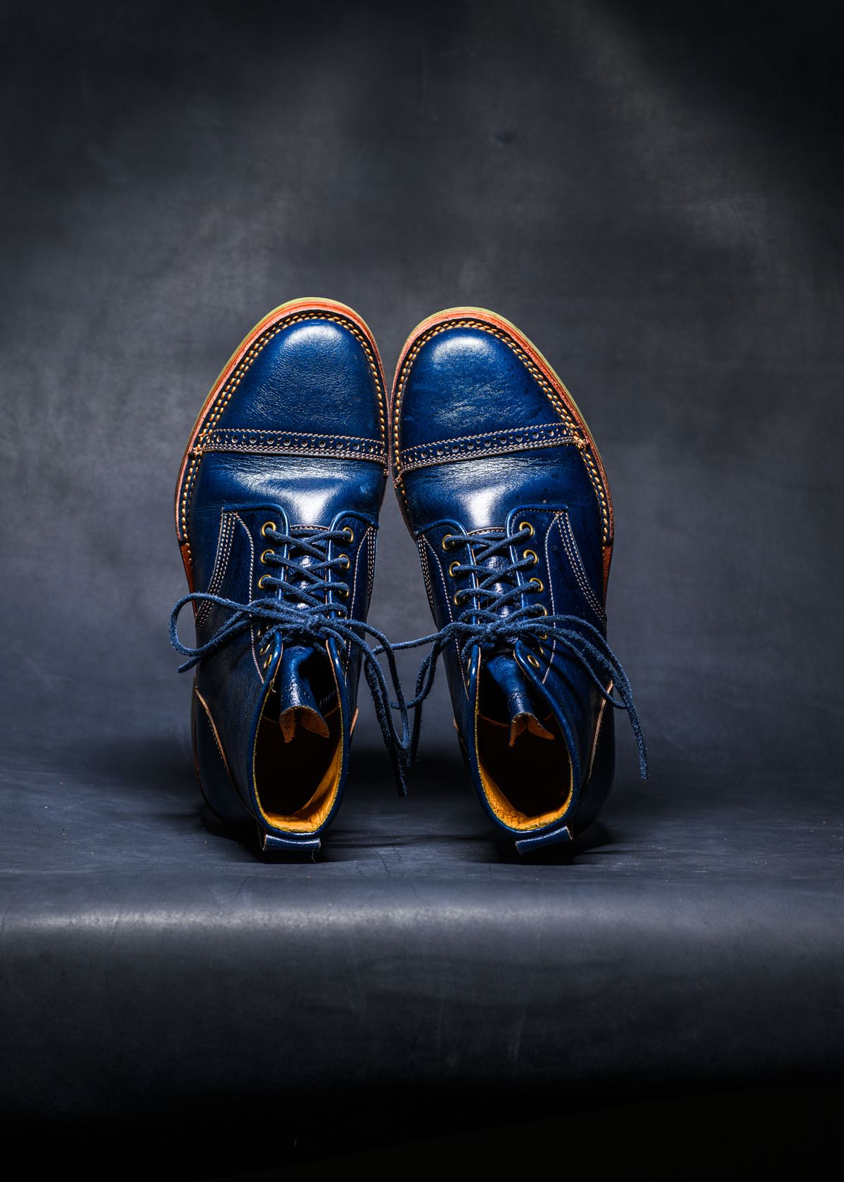 Photo by ABPhoto on January 1, 2026 of the Jakkrabbits Officer Boots in Jakkrabbits Heritage Veg Tan Hand-Dyed Navy.