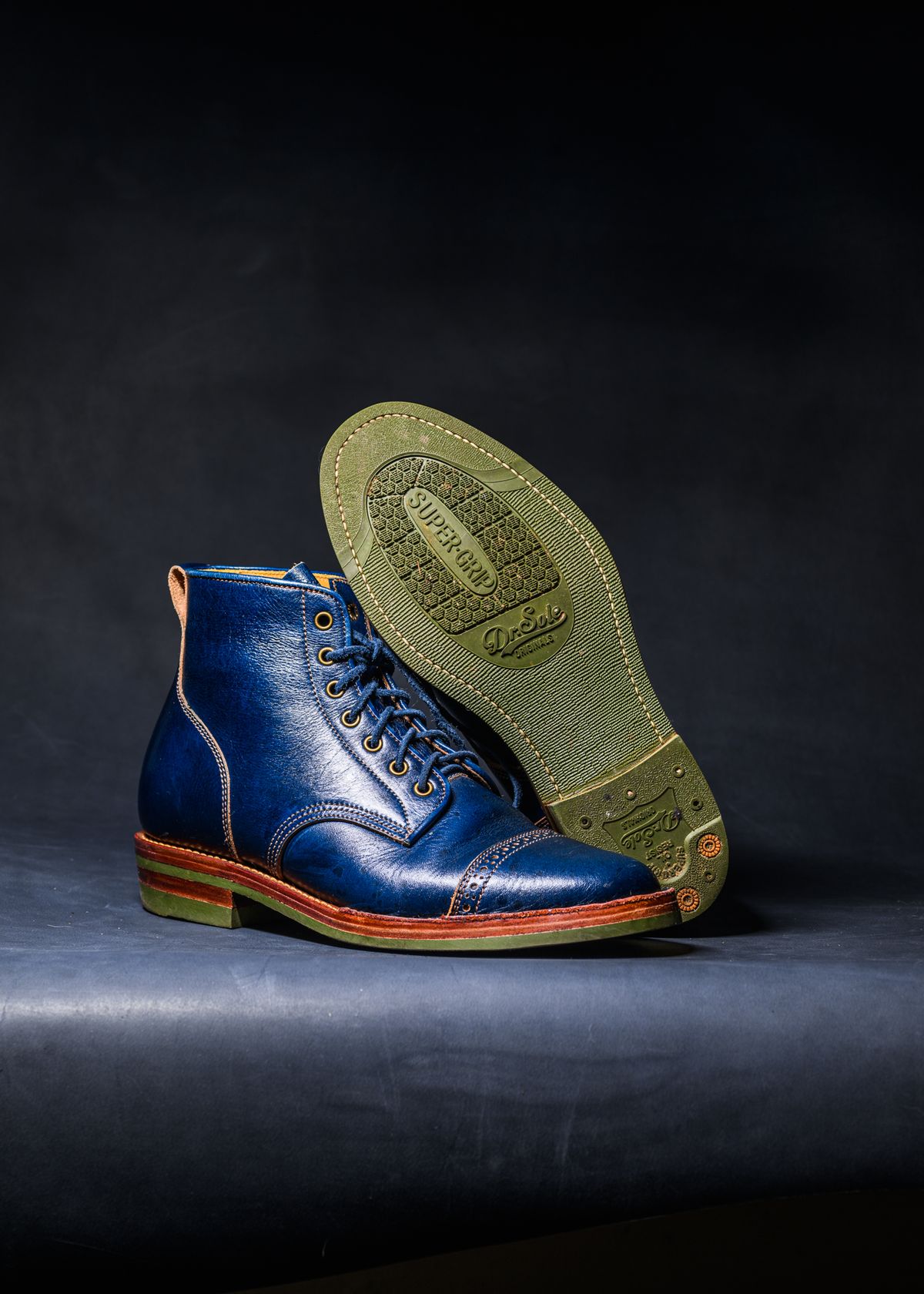 Photo by ABPhoto on January 1, 2026 of the Jakkrabbits Officer Boots in Jakkrabbits Heritage Veg Tan Hand-Dyed Navy.