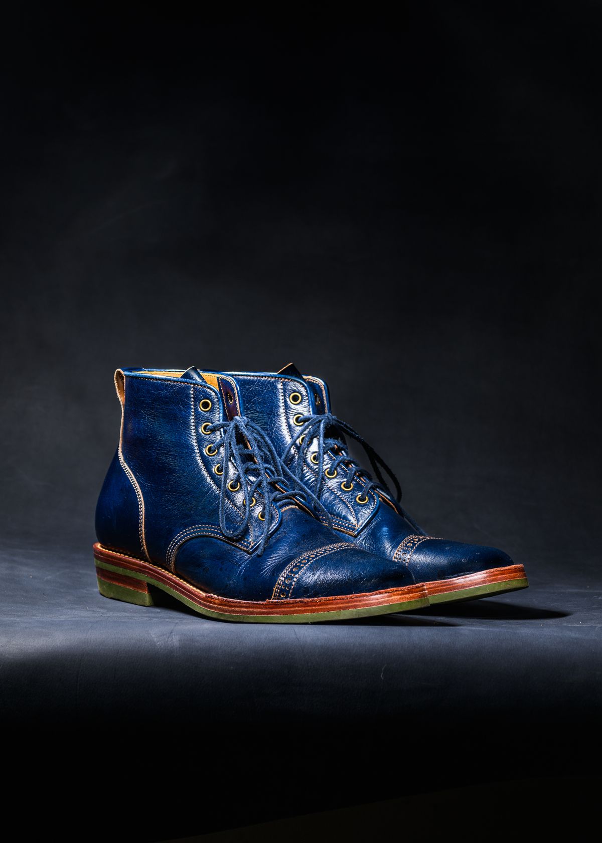 Photo by ABPhoto on January 1, 2026 of the Jakkrabbits Officer Boots in Jakkrabbits Heritage Veg Tan Hand-Dyed Navy.