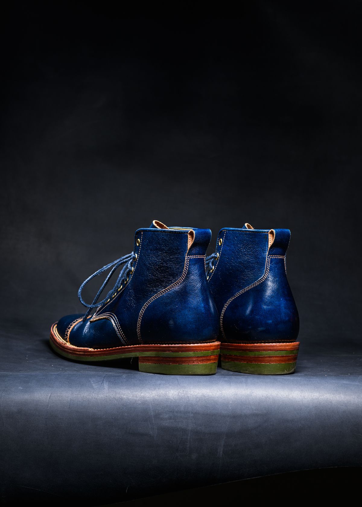 Photo by ABPhoto on January 1, 2026 of the Jakkrabbits Officer Boots in Jakkrabbits Heritage Veg Tan Hand-Dyed Navy.