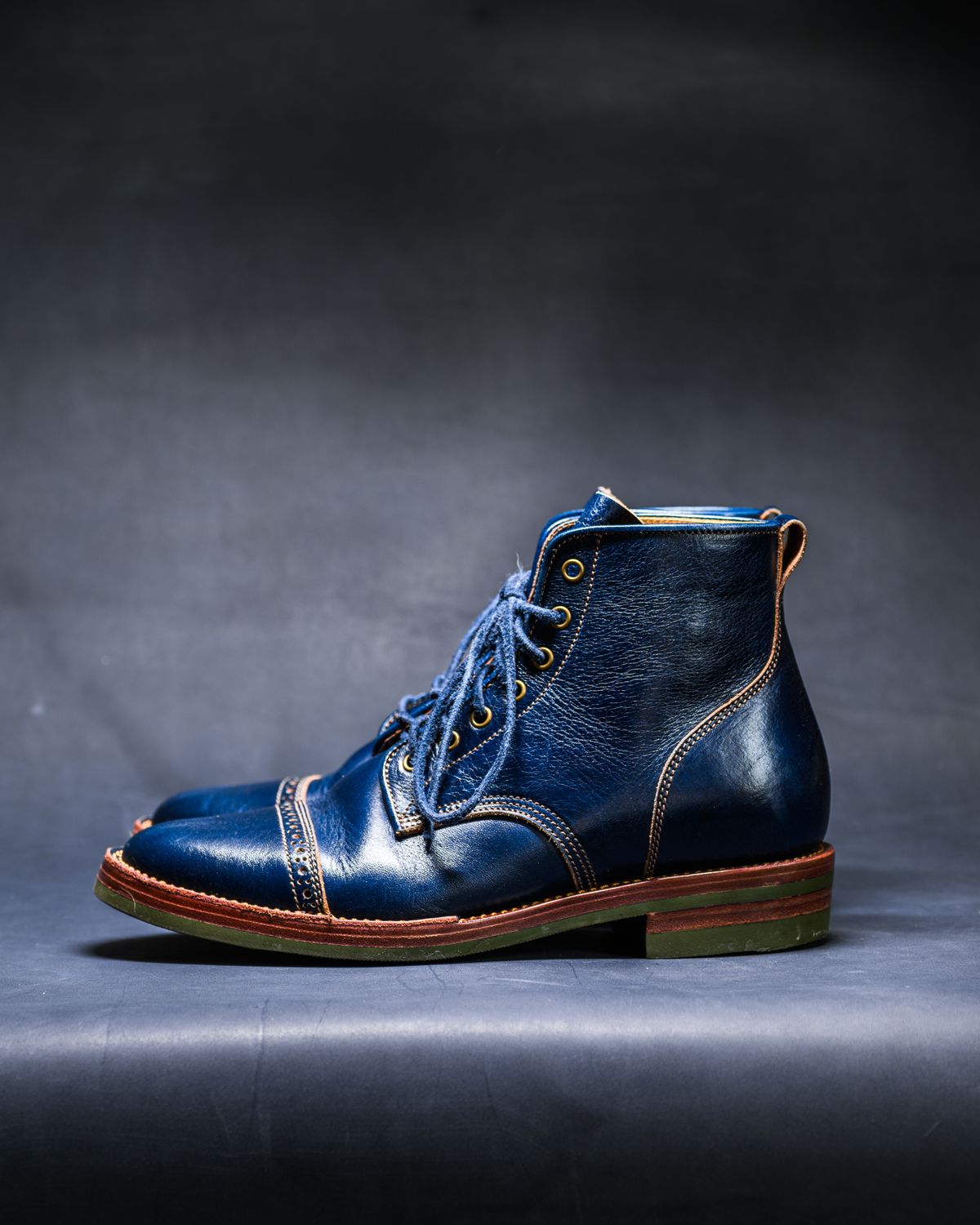 Photo by ABPhoto on January 28, 2026 of the Jakkrabbits Officer Boots in Jakkrabbits Heritage Veg Tan Hand-Dyed Navy.