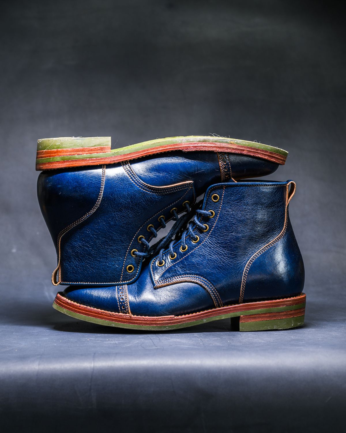 Photo by ABPhoto on January 28, 2026 of the Jakkrabbits Officer Boots in Jakkrabbits Heritage Veg Tan Hand-Dyed Navy.