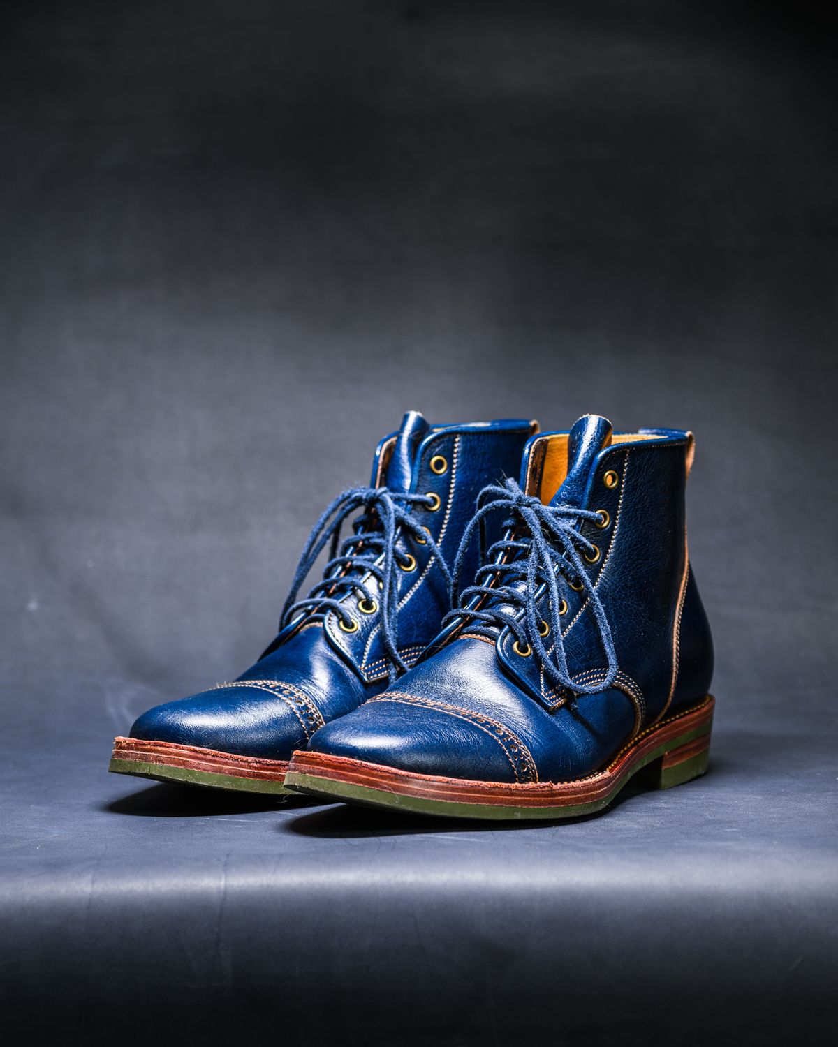 Photo by ABPhoto on January 28, 2026 of the Jakkrabbits Officer Boots in Jakkrabbits Heritage Veg Tan Hand-Dyed Navy.
