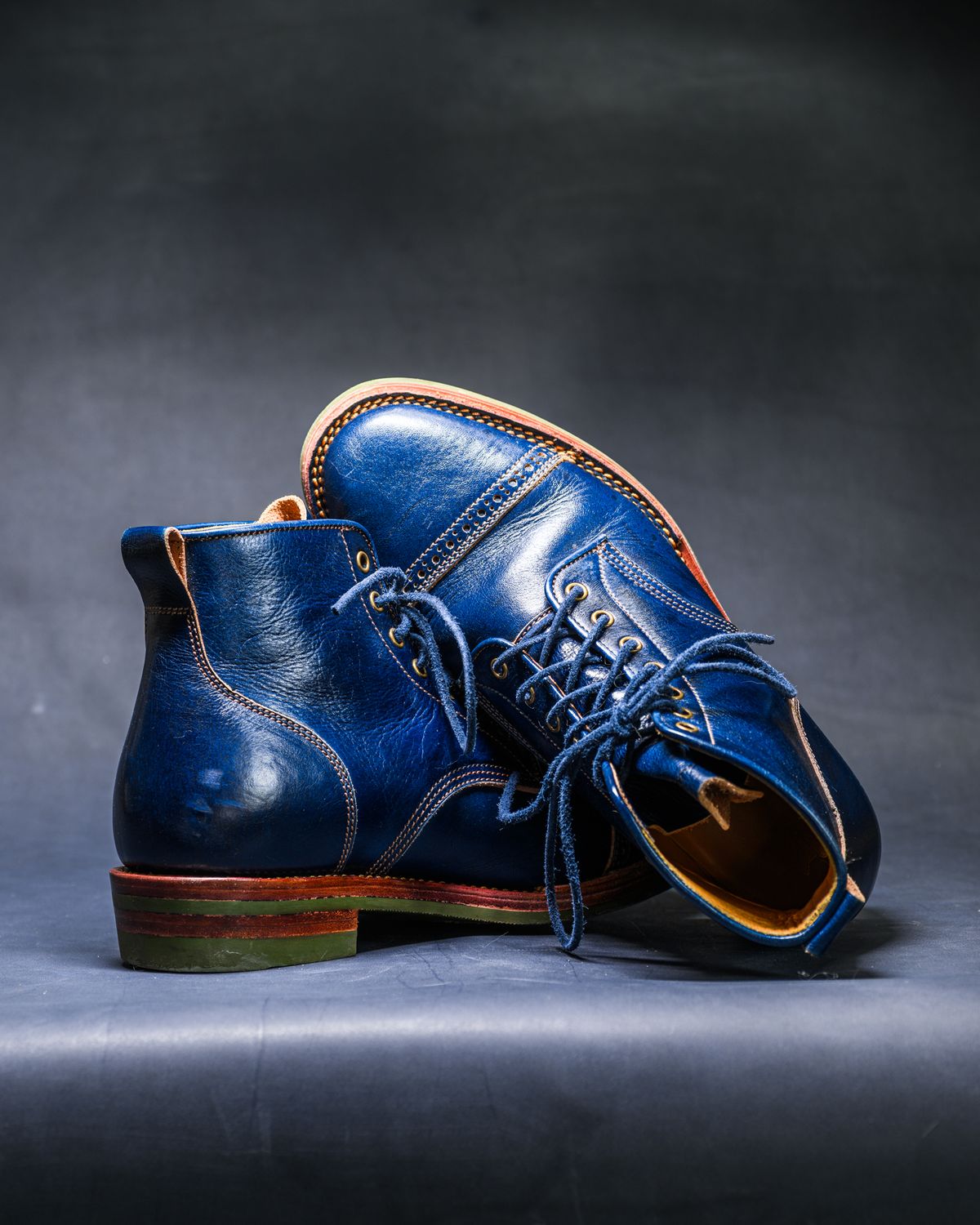 Photo by ABPhoto on January 28, 2026 of the Jakkrabbits Officer Boots in Jakkrabbits Heritage Veg Tan Hand-Dyed Navy.