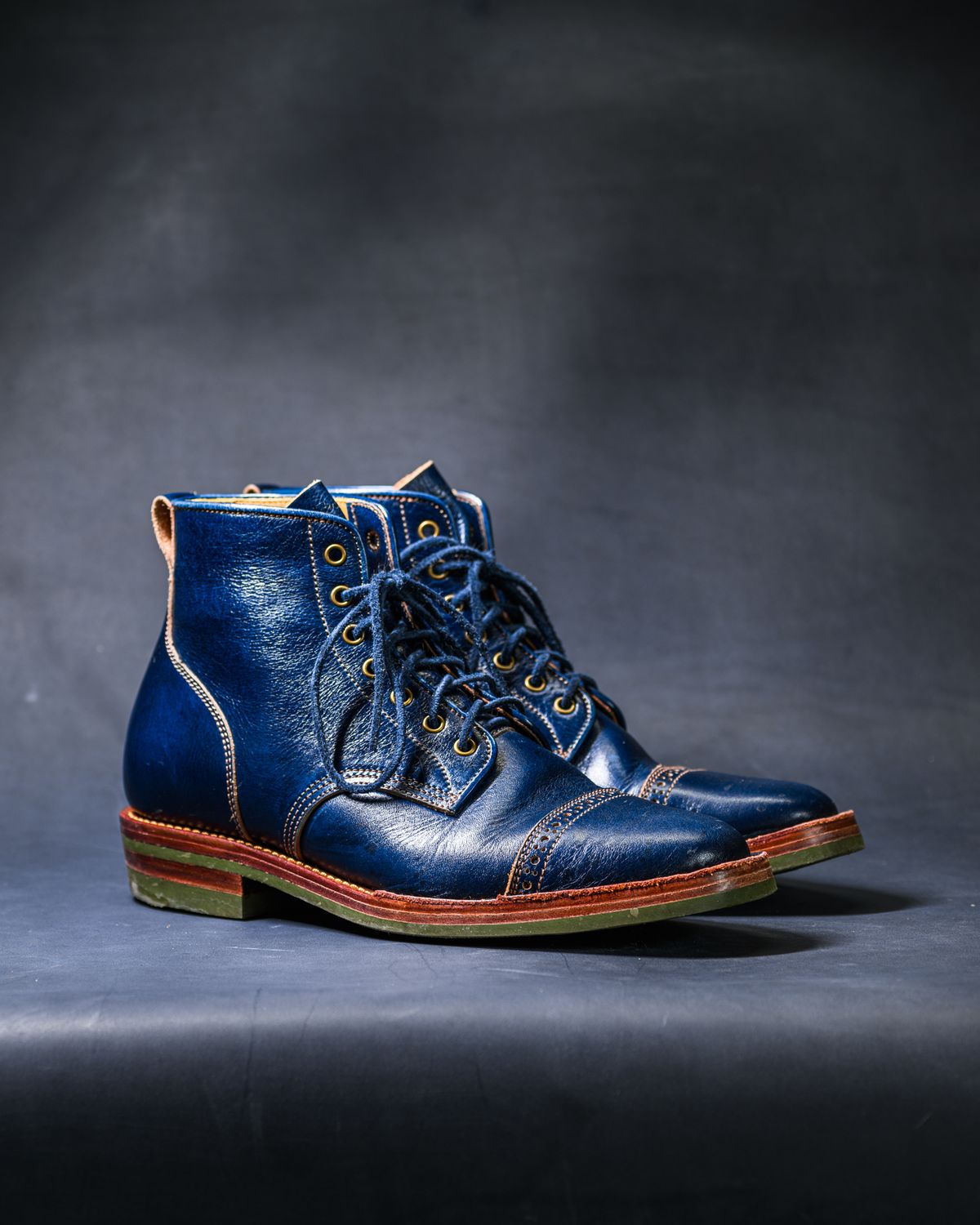 Photo by ABPhoto on January 28, 2026 of the Jakkrabbits Officer Boots in Jakkrabbits Heritage Veg Tan Hand-Dyed Navy.