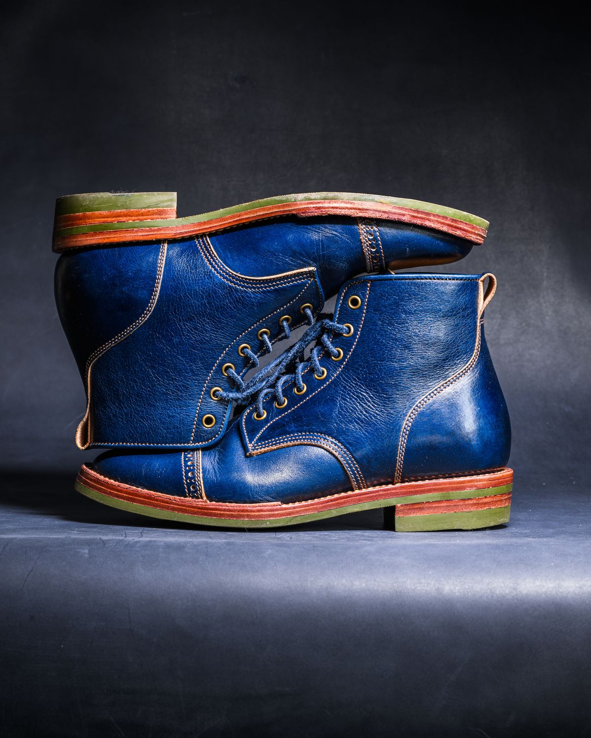 Photo by ABPhoto on March 1, 2026 of the Jakkrabbits Officer Boots in Jakkrabbits Heritage Veg Tan Hand-Dyed Navy.