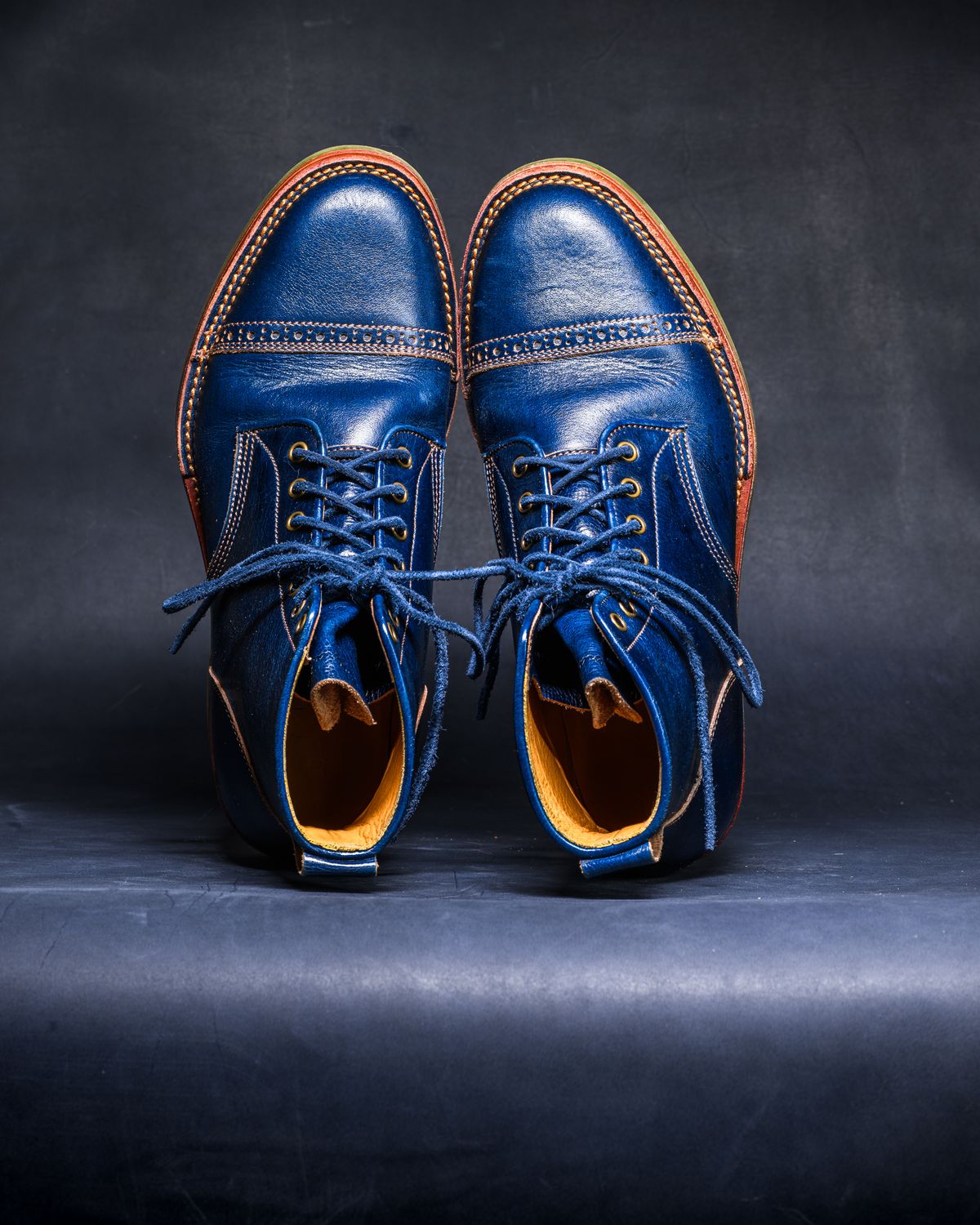 Photo by ABPhoto on March 1, 2026 of the Jakkrabbits Officer Boots in Jakkrabbits Heritage Veg Tan Hand-Dyed Navy.