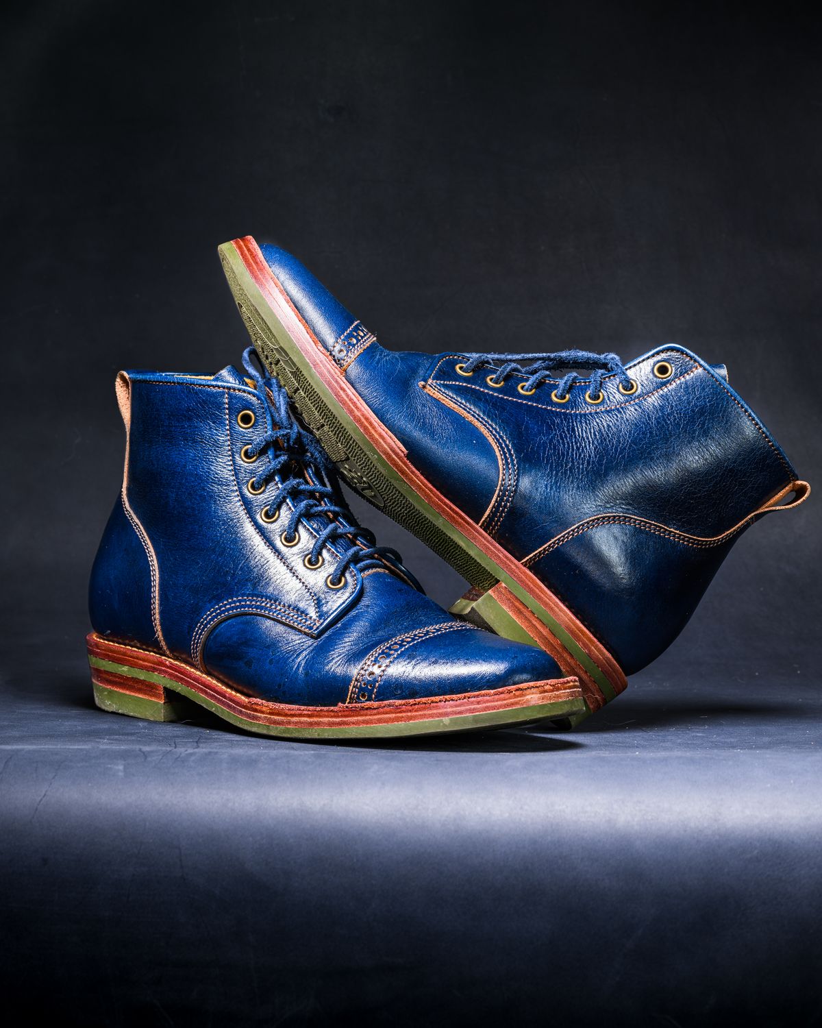 Photo by ABPhoto on March 1, 2026 of the Jakkrabbits Officer Boots in Jakkrabbits Heritage Veg Tan Hand-Dyed Navy.