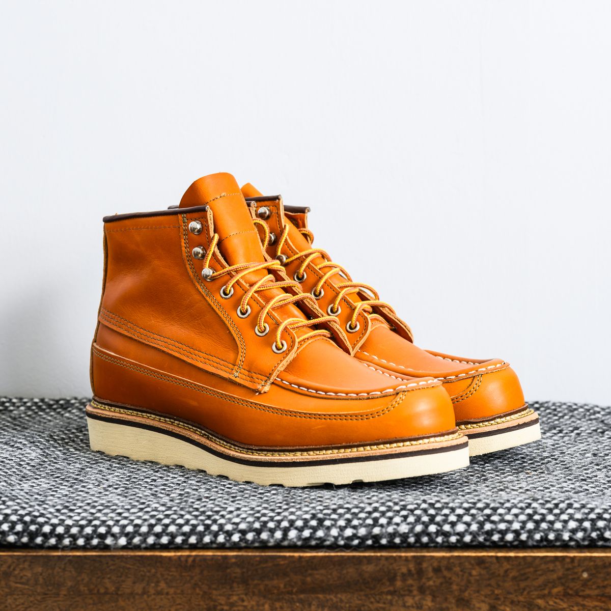 Photo by ABPhoto on February 17, 2024 of the Red Wing Irish Setter Canoe Moc in S.B. Foot Sequoia Gold Russet.