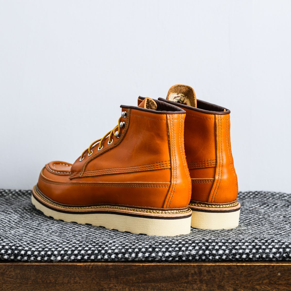Photo by ABPhoto on February 17, 2024 of the Red Wing Irish Setter Canoe Moc in S.B. Foot Sequoia Gold Russet.