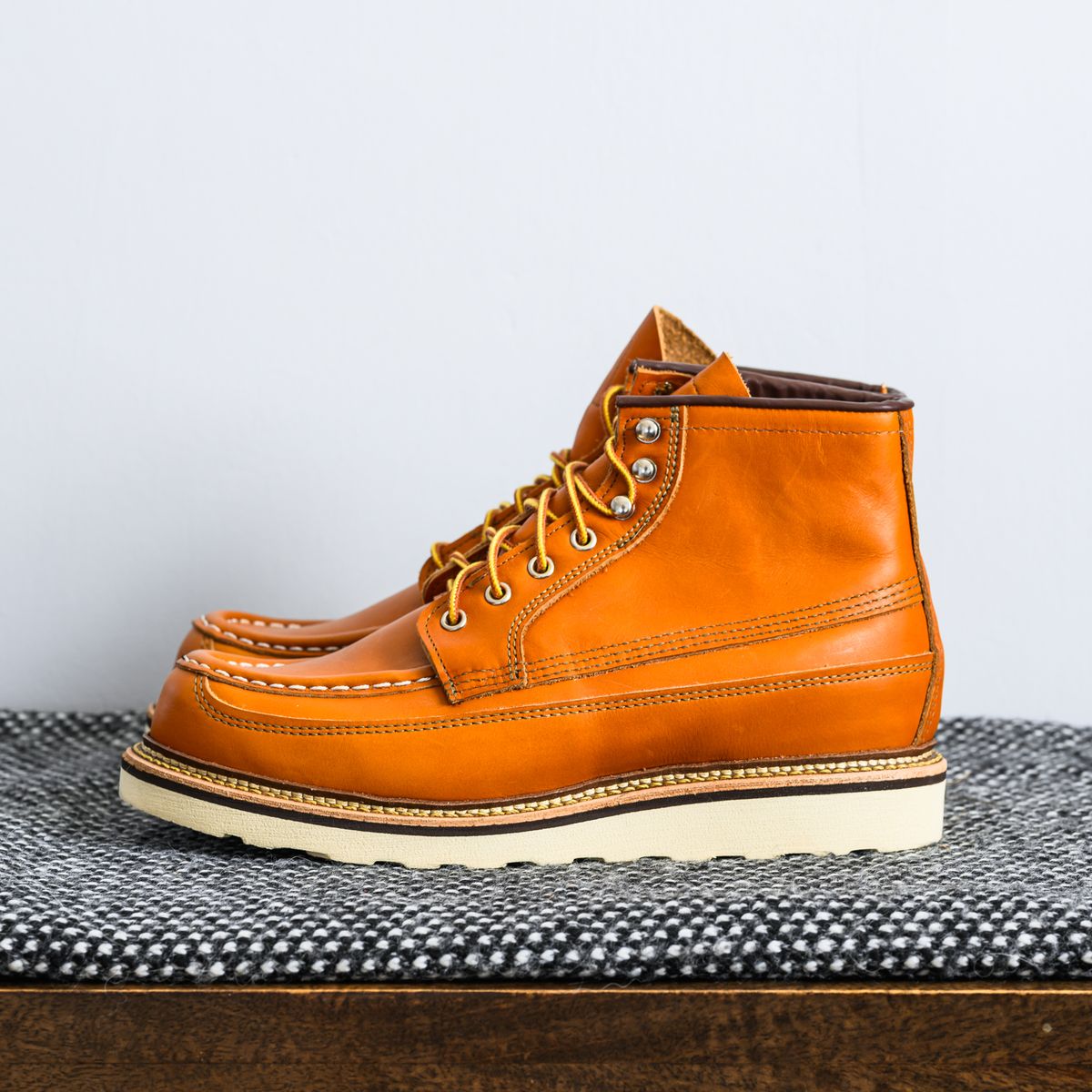 Photo by ABPhoto on February 17, 2024 of the Red Wing Irish Setter Canoe Moc in S.B. Foot Sequoia Gold Russet.