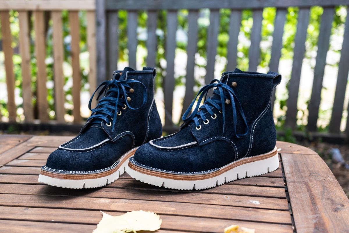 Photo by ABPhoto on September 29, 2022 of the Jakkrabbits Moc Toe Boot in Horween Navy Chamois Roughout.