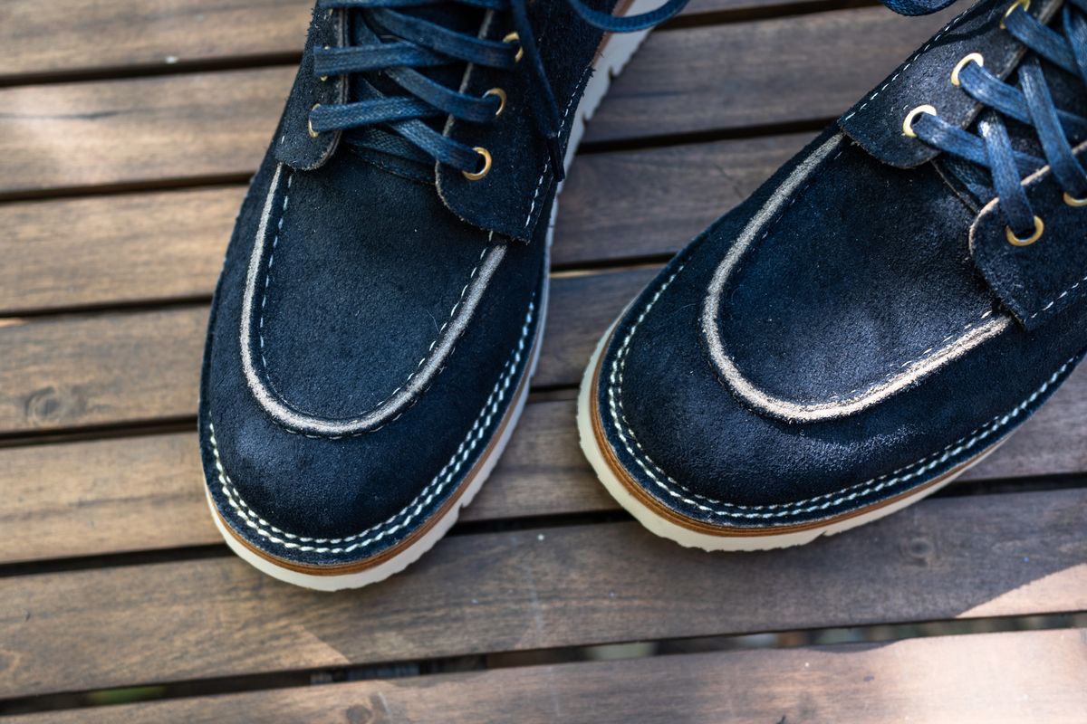 Photo by ABPhoto on October 1, 2022 of the Jakkrabbits Moc Toe Boot in Horween Navy Chamois Roughout.