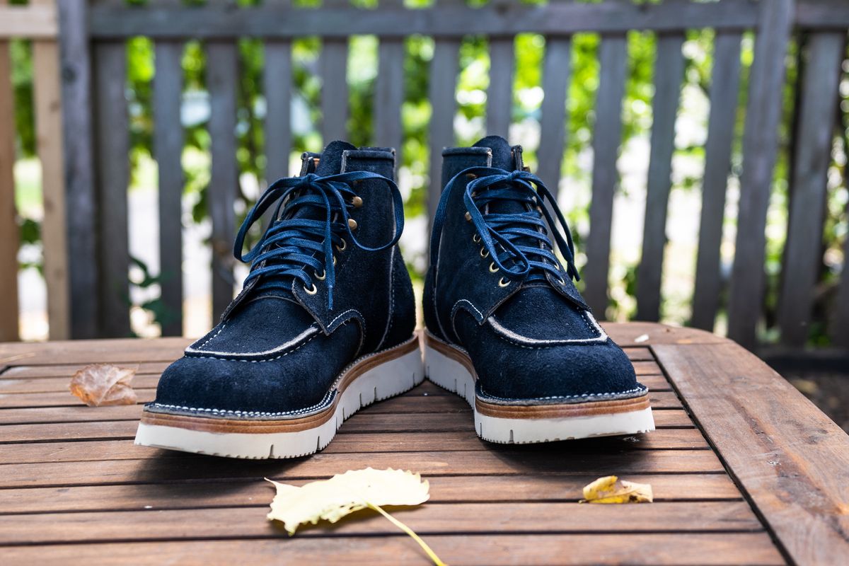 Photo by ABPhoto on October 1, 2022 of the Jakkrabbits Moc Toe Boot in Horween Navy Chamois Roughout.