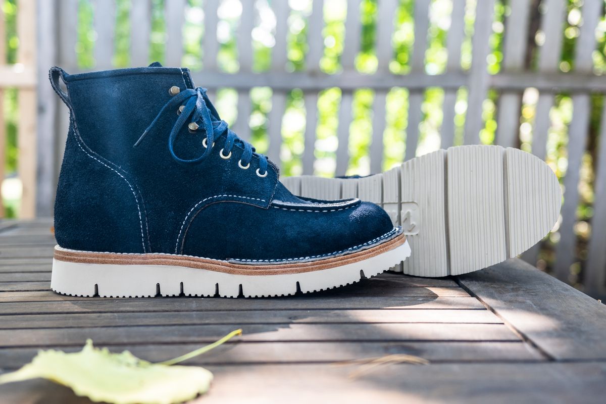 Photo by ABPhoto on October 1, 2022 of the Jakkrabbits Moc Toe Boot in Horween Navy Chamois Roughout.